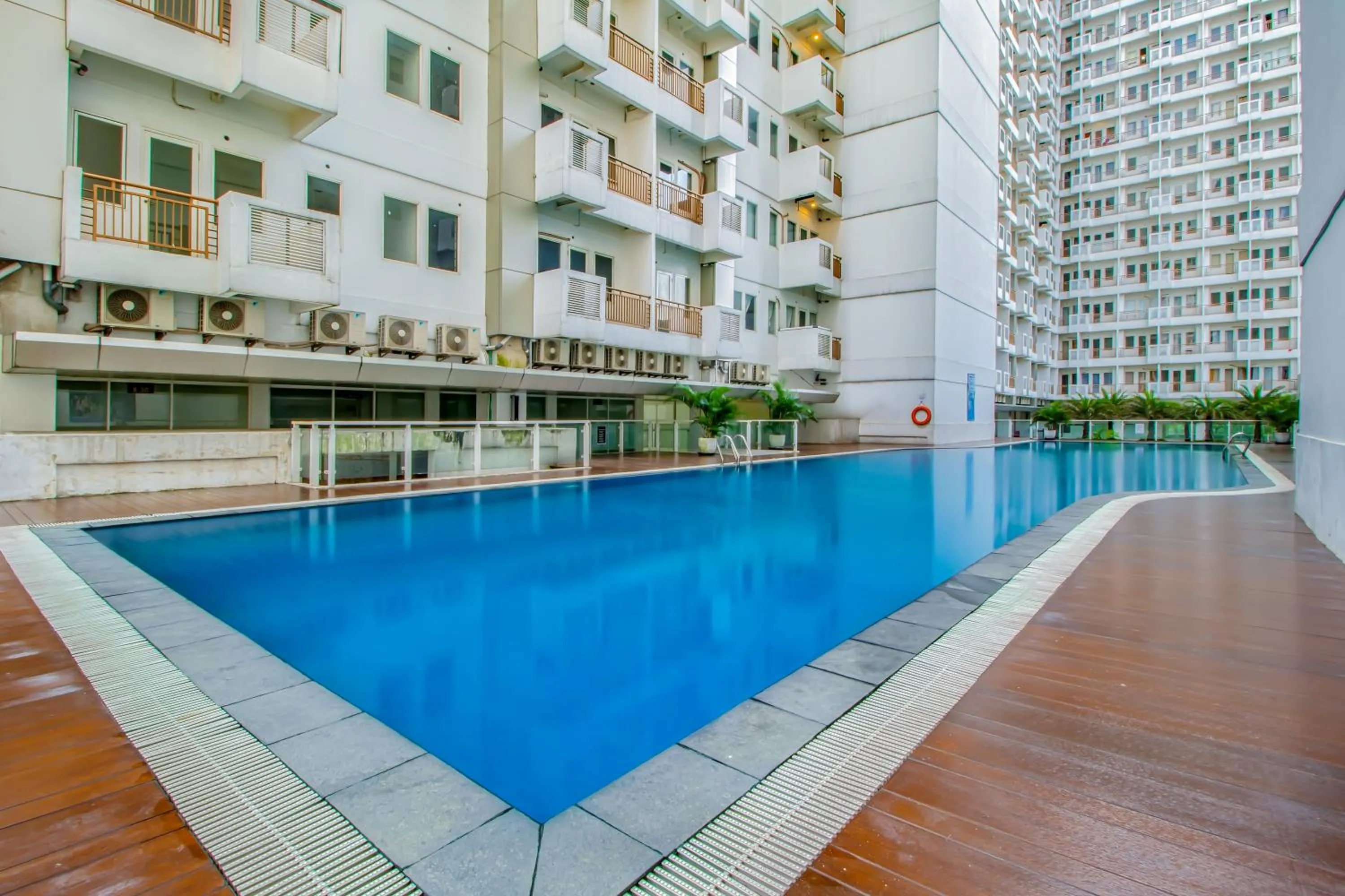 Swimming pool in Skyview Sentul Tower Apartments