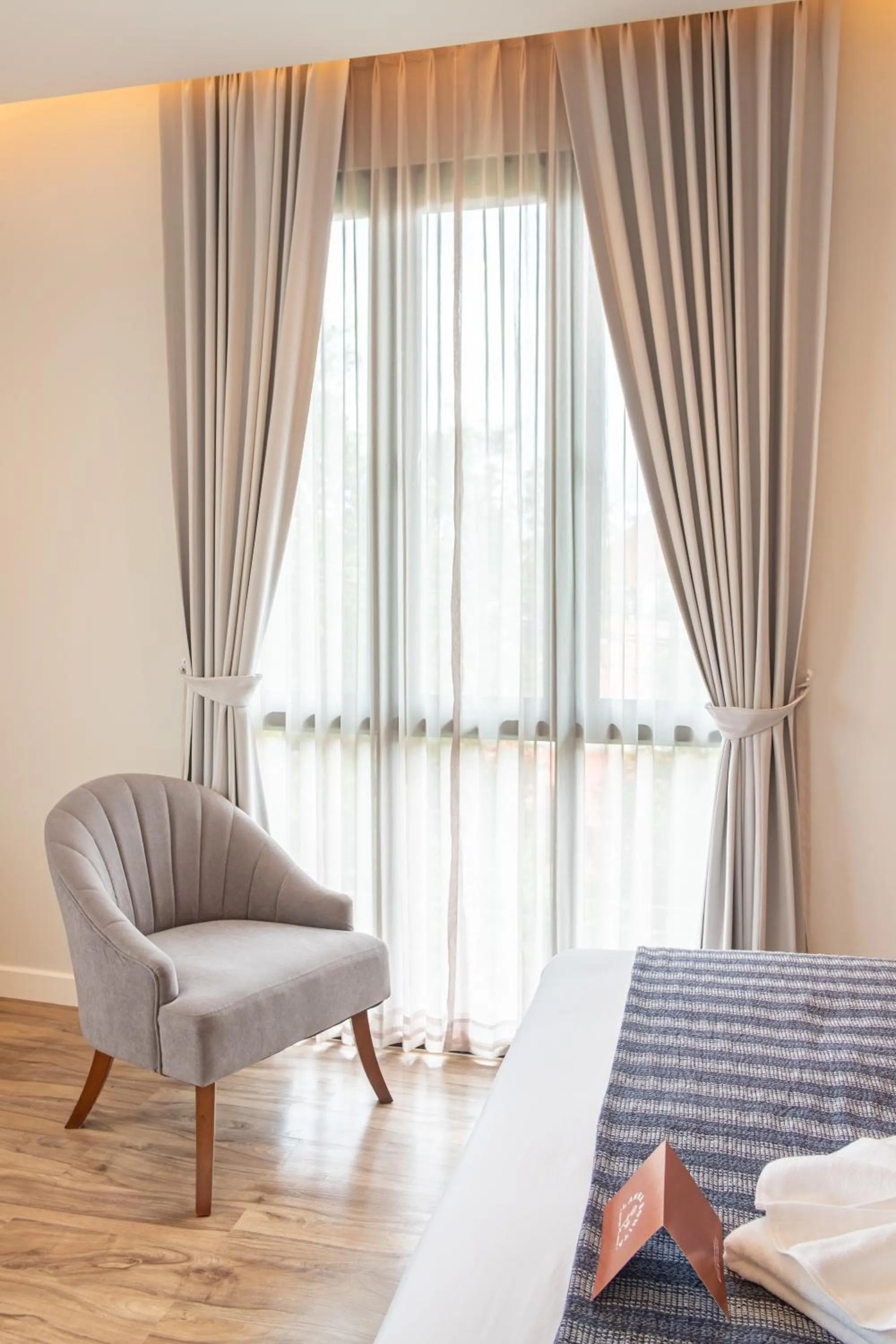 Seating area, Bed in Lanna Bonita Boutique Hotel