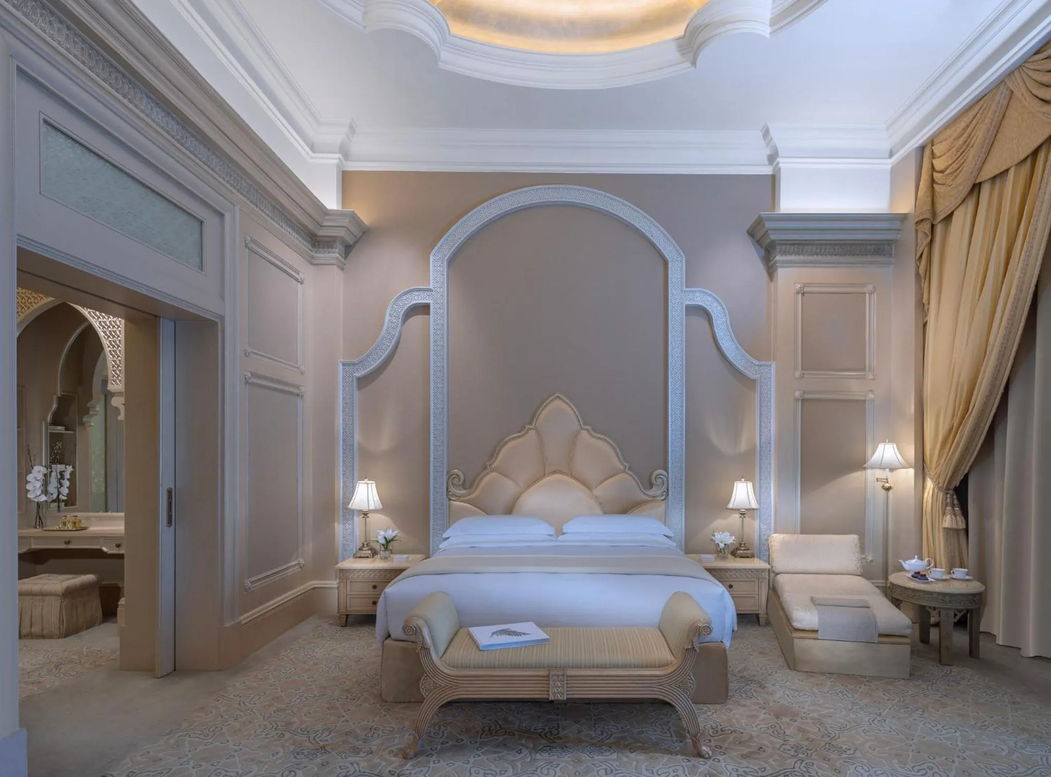 Photo of the whole room, Bed in Emirates Palace Mandarin Oriental, Abu Dhabi