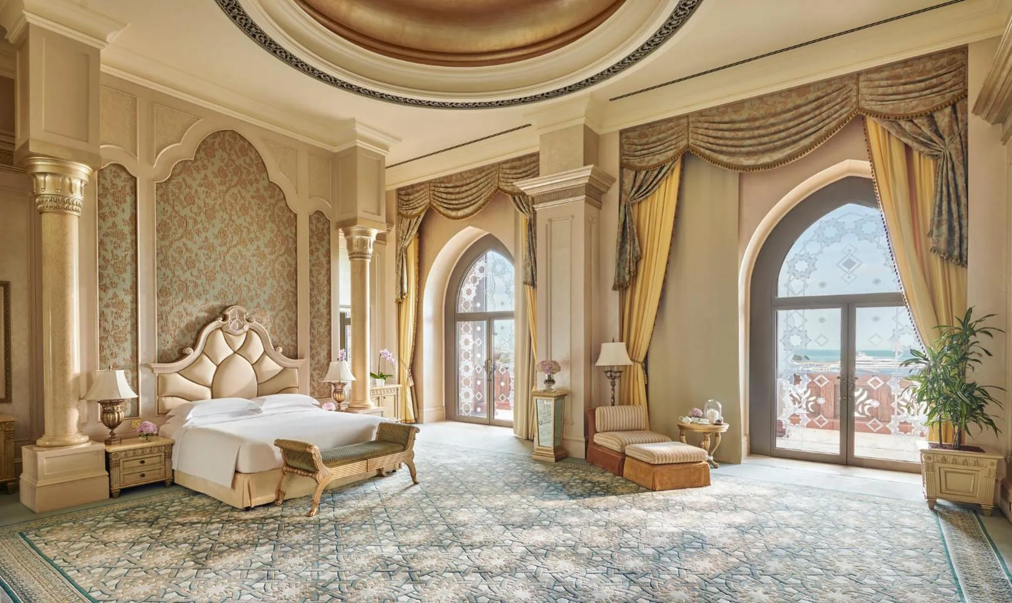 Photo of the whole room, Bed in Emirates Palace Mandarin Oriental, Abu Dhabi