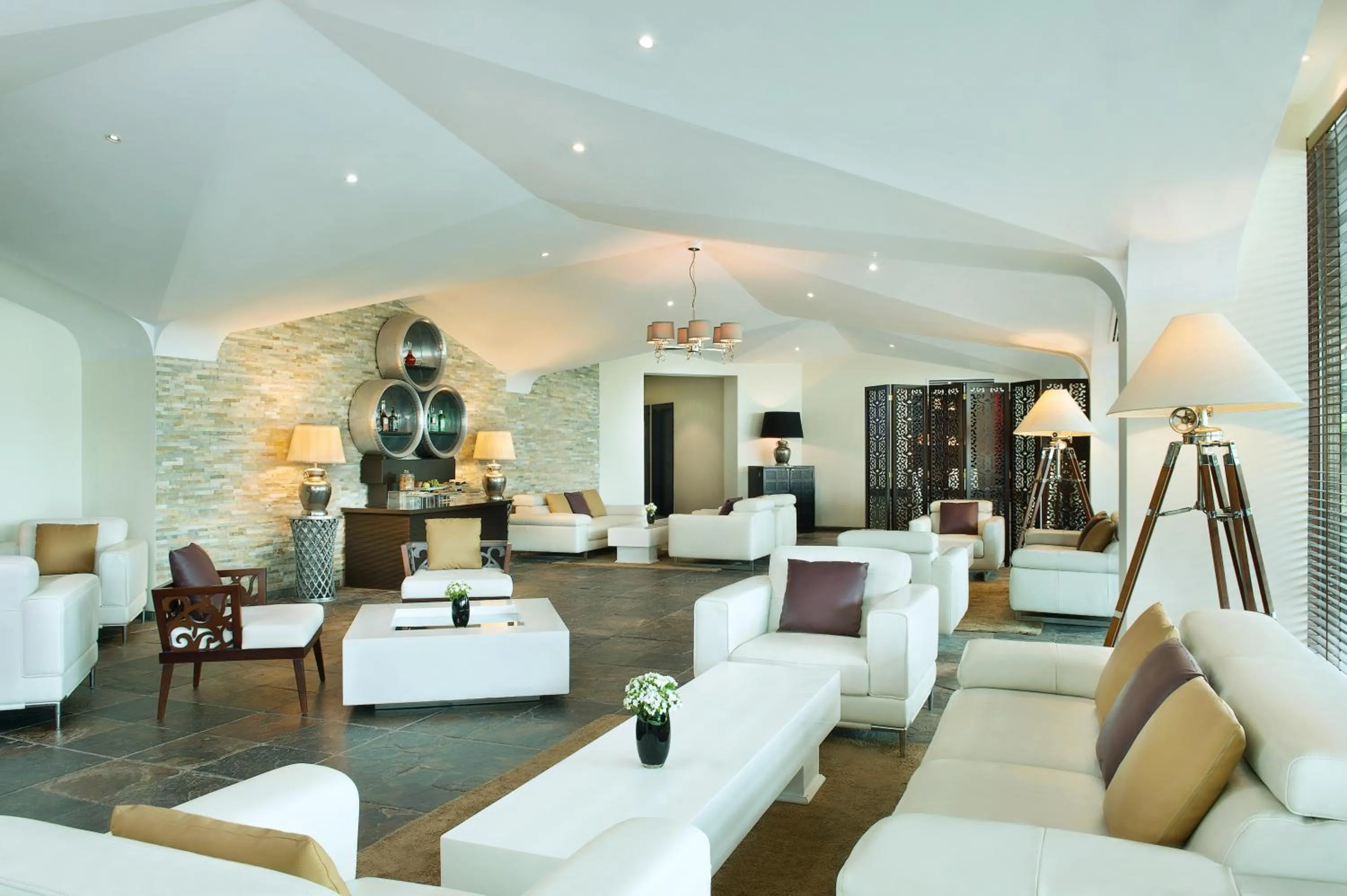 Lounge or bar in JA Palm Tree Court, Dubai