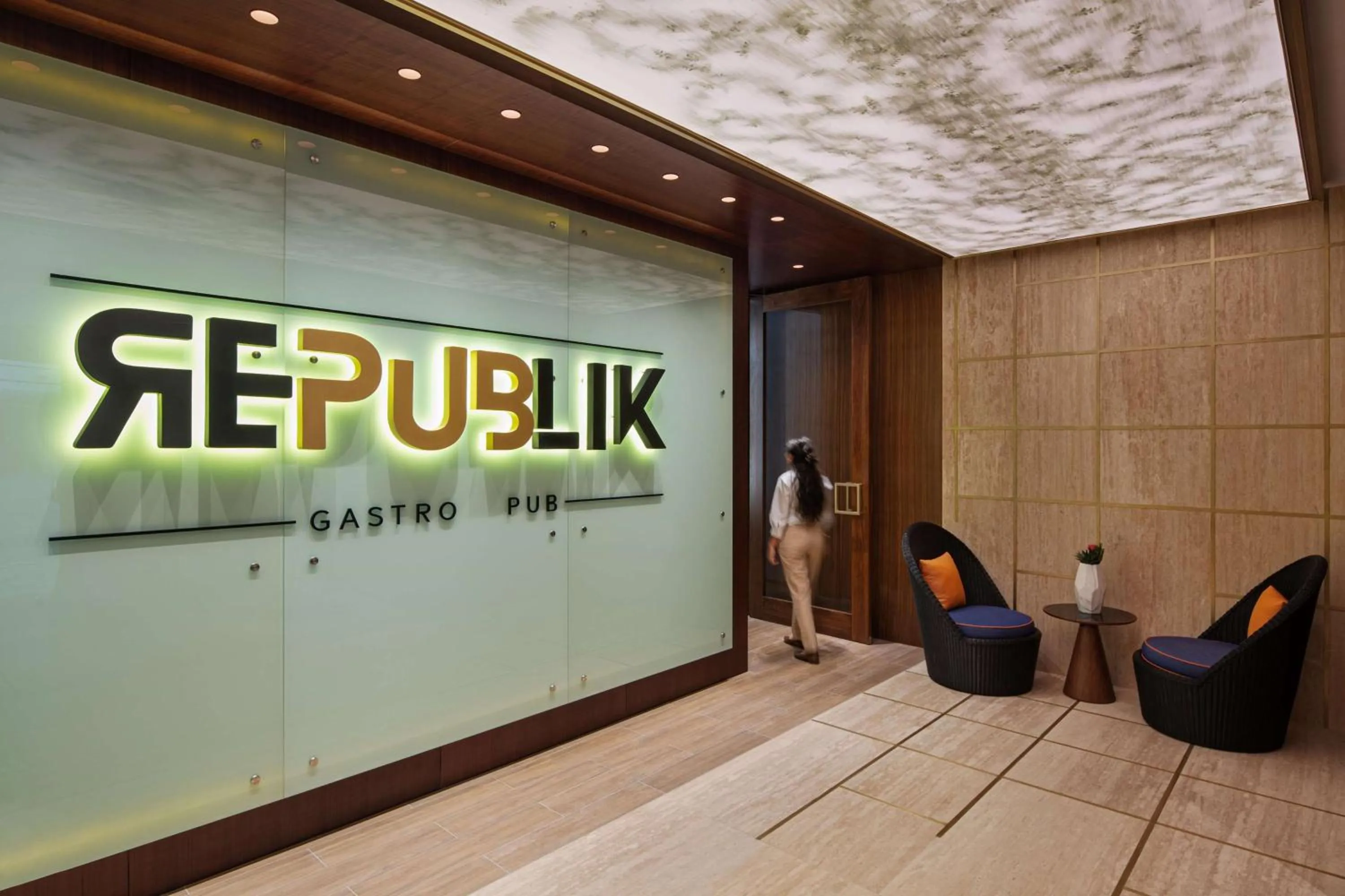 Restaurant/places to eat in JA Palm Tree Court, Dubai