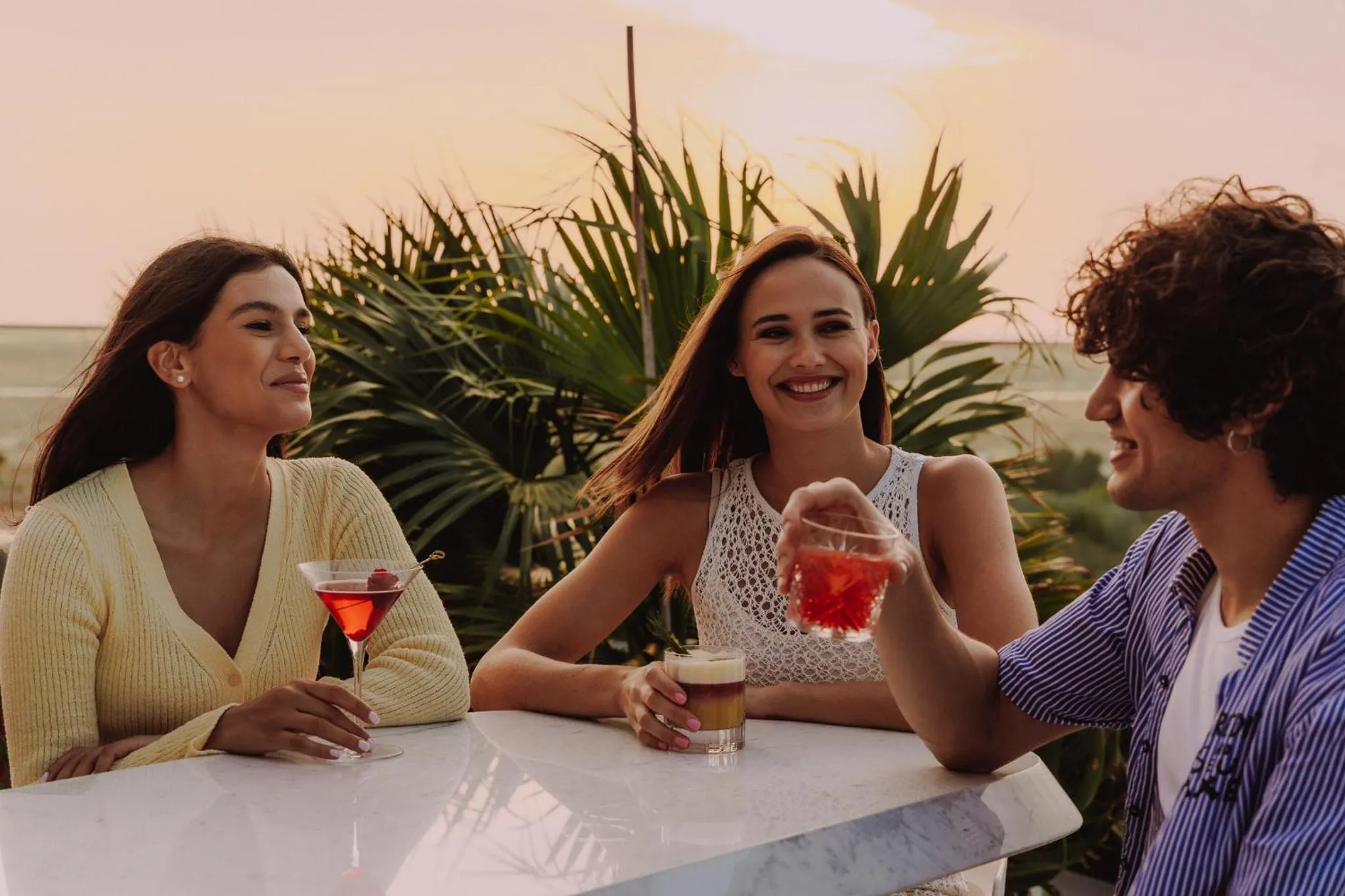 Lounge or bar in JA Palm Tree Court, Dubai