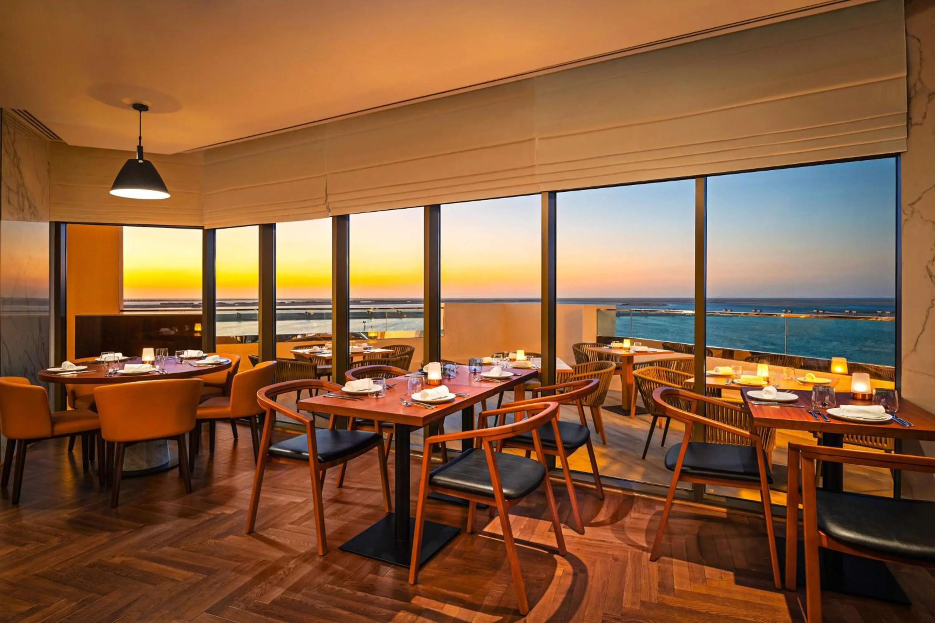 Restaurant/places to eat in JA Palm Tree Court, Dubai