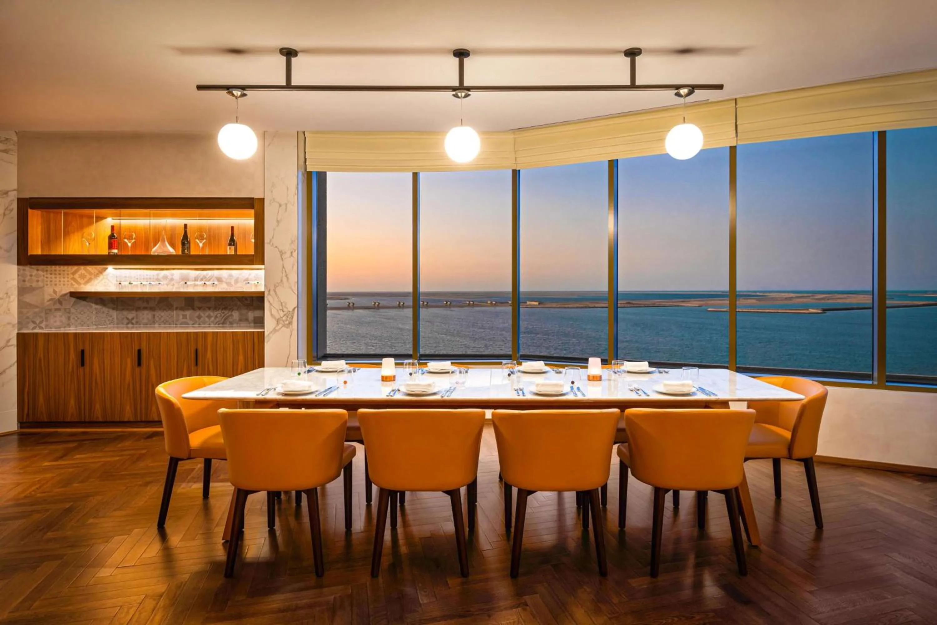 Restaurant/places to eat in JA Palm Tree Court, Dubai