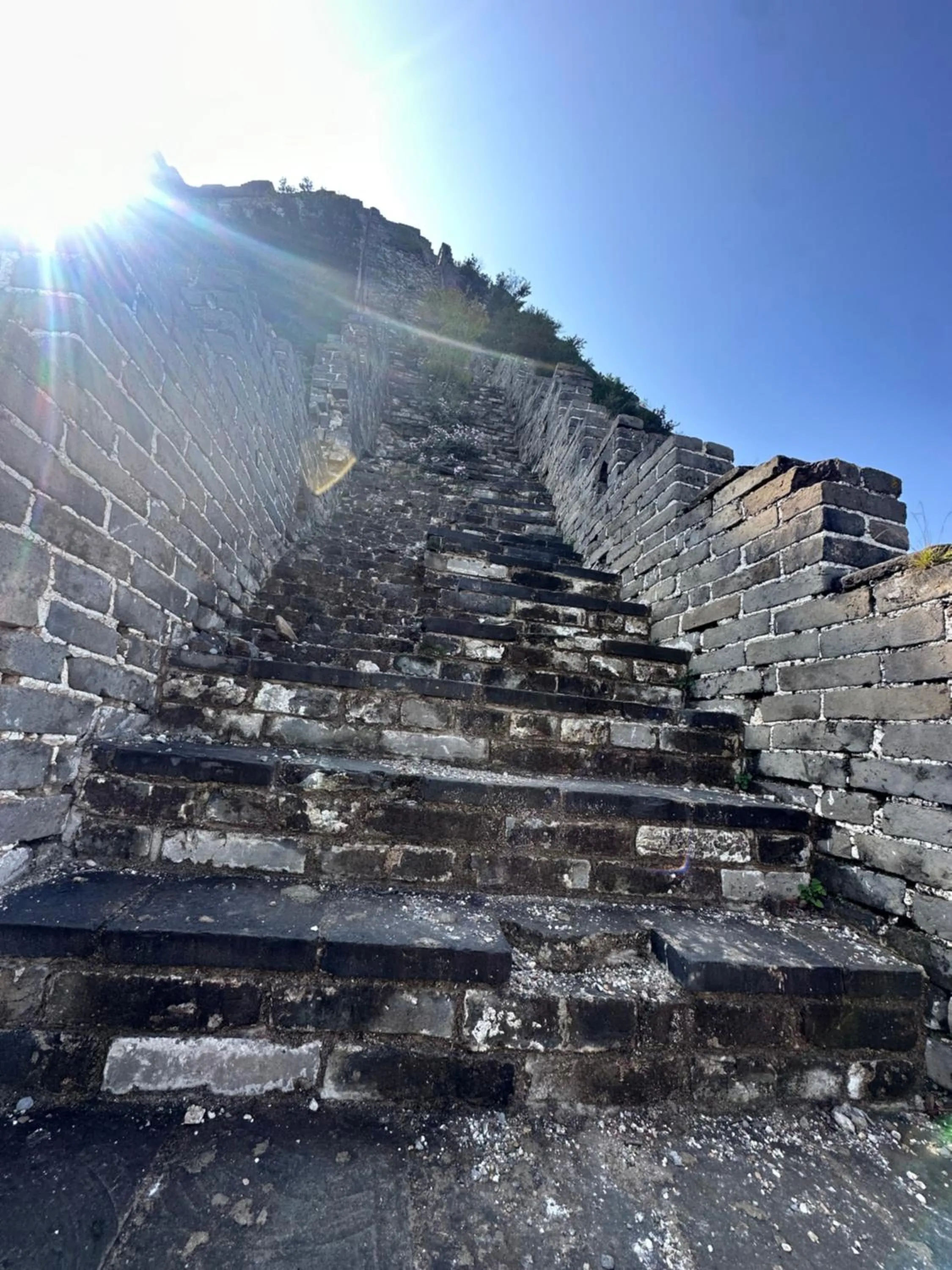 Nearby landmark in Templeside Courtyard Hotel Close to Sqaure Forbidden next to White temple Free laundry and breakfast Personalized Needs Develop