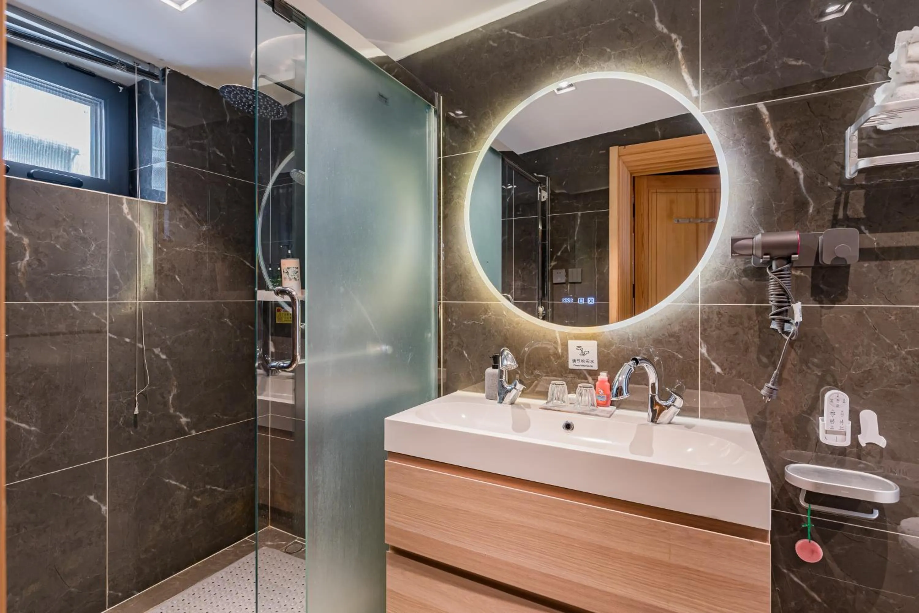 Shower in Templeside Beijing