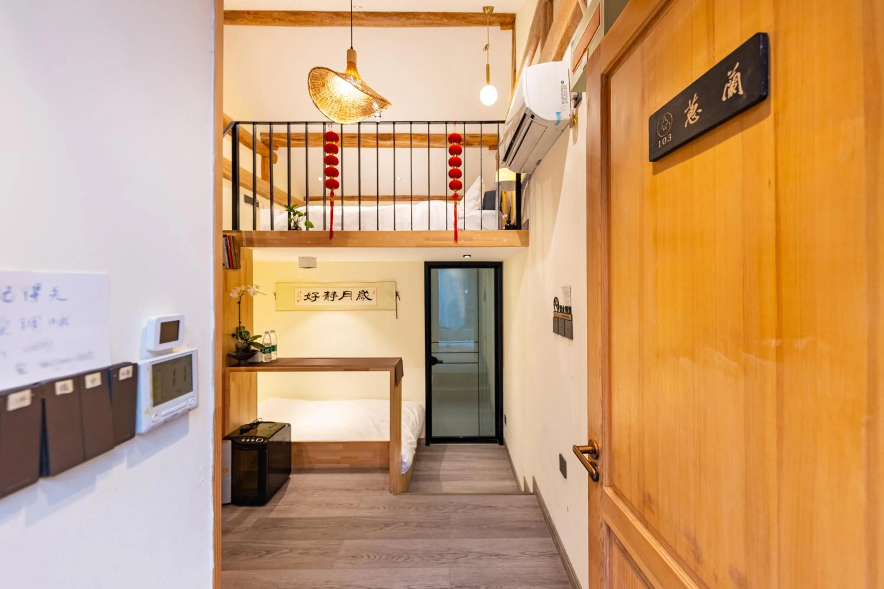 Photo of the whole room in Templeside Beijing