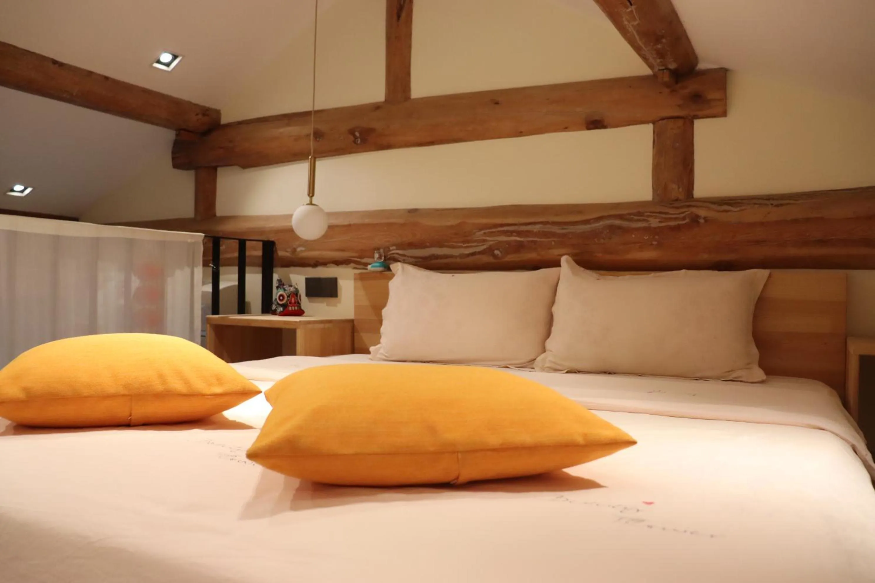 Property building, Bed in Templeside Beijing