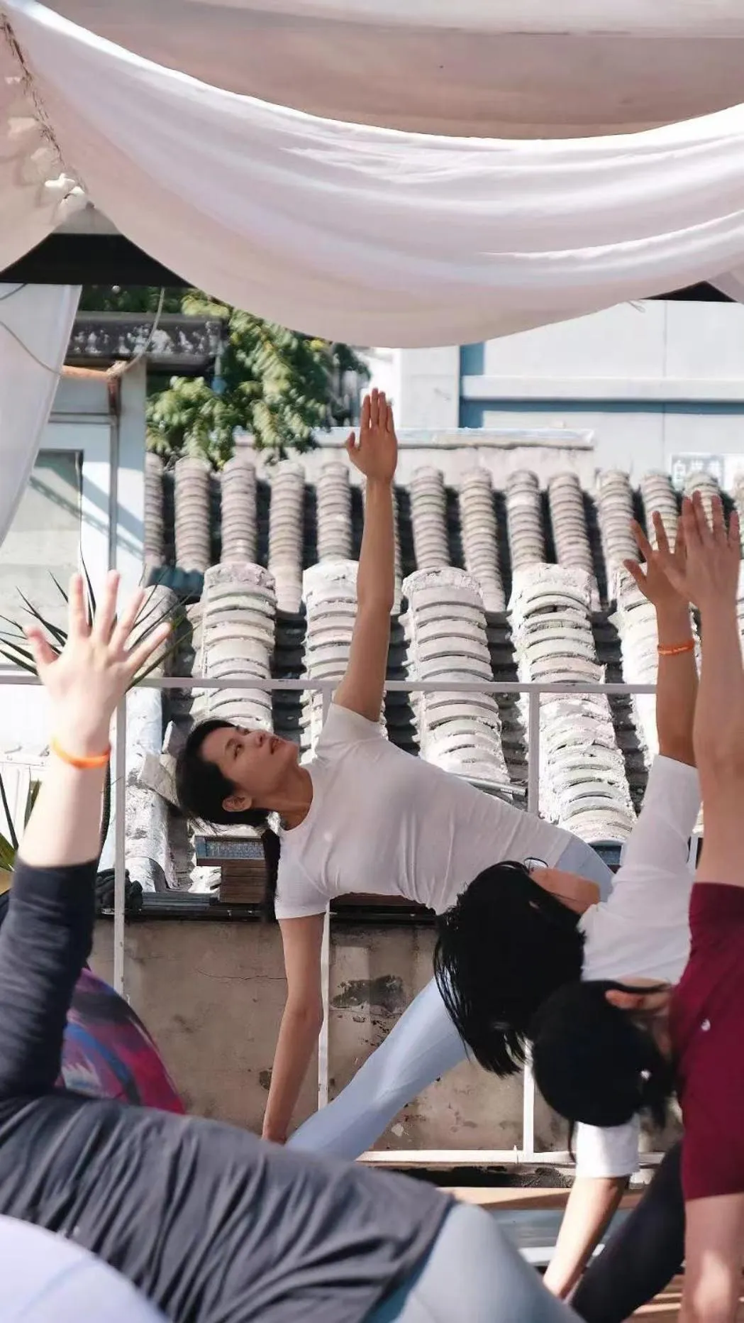 Activities in Templeside Courtyard Hotel Close to Sqaure Forbidden next to White temple Free laundry and breakfast Personalized Needs Develop