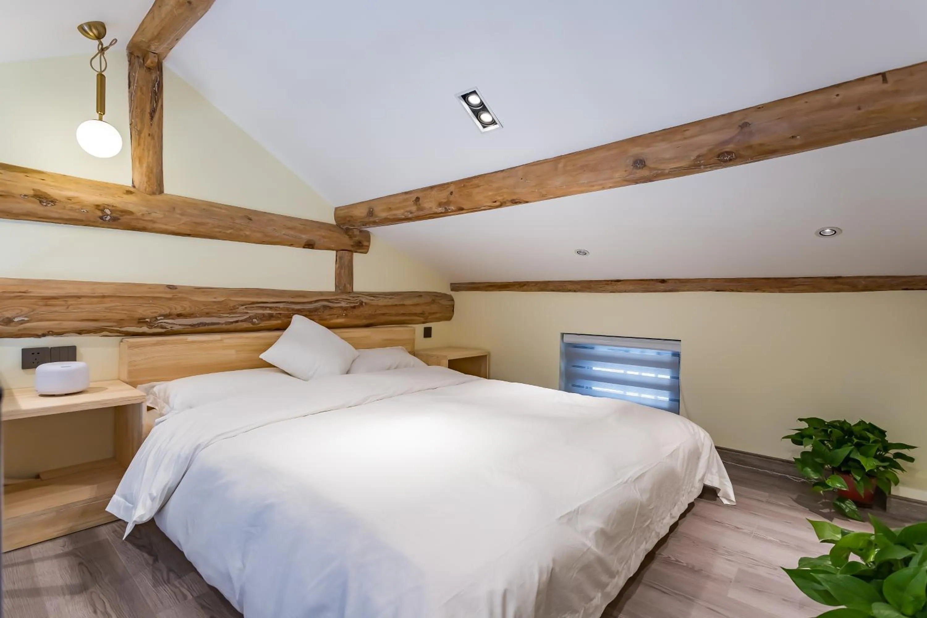 Bedroom, Bed in Templeside Beijing