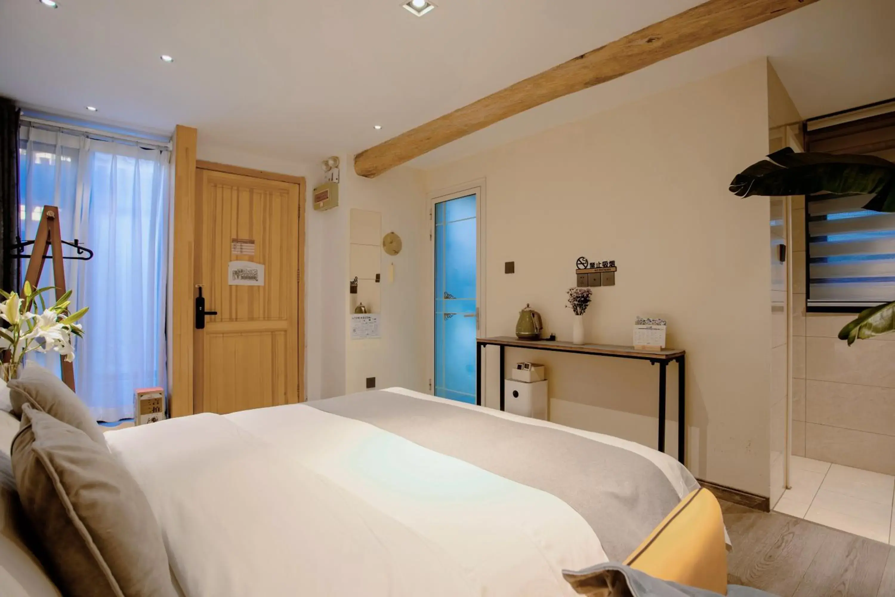 Deluxe Double or Twin Room in Templeside Courtyard Hotel Close to Sqaure Forbidden next to White temple Free laundry and breakfast Personalized Needs Develop Deluxe Double or Twin Room in Templeside Courtyard Hotel Close to Sqaure Forbidden next to White temple Free laundry and breakfast Personalized Needs Develop