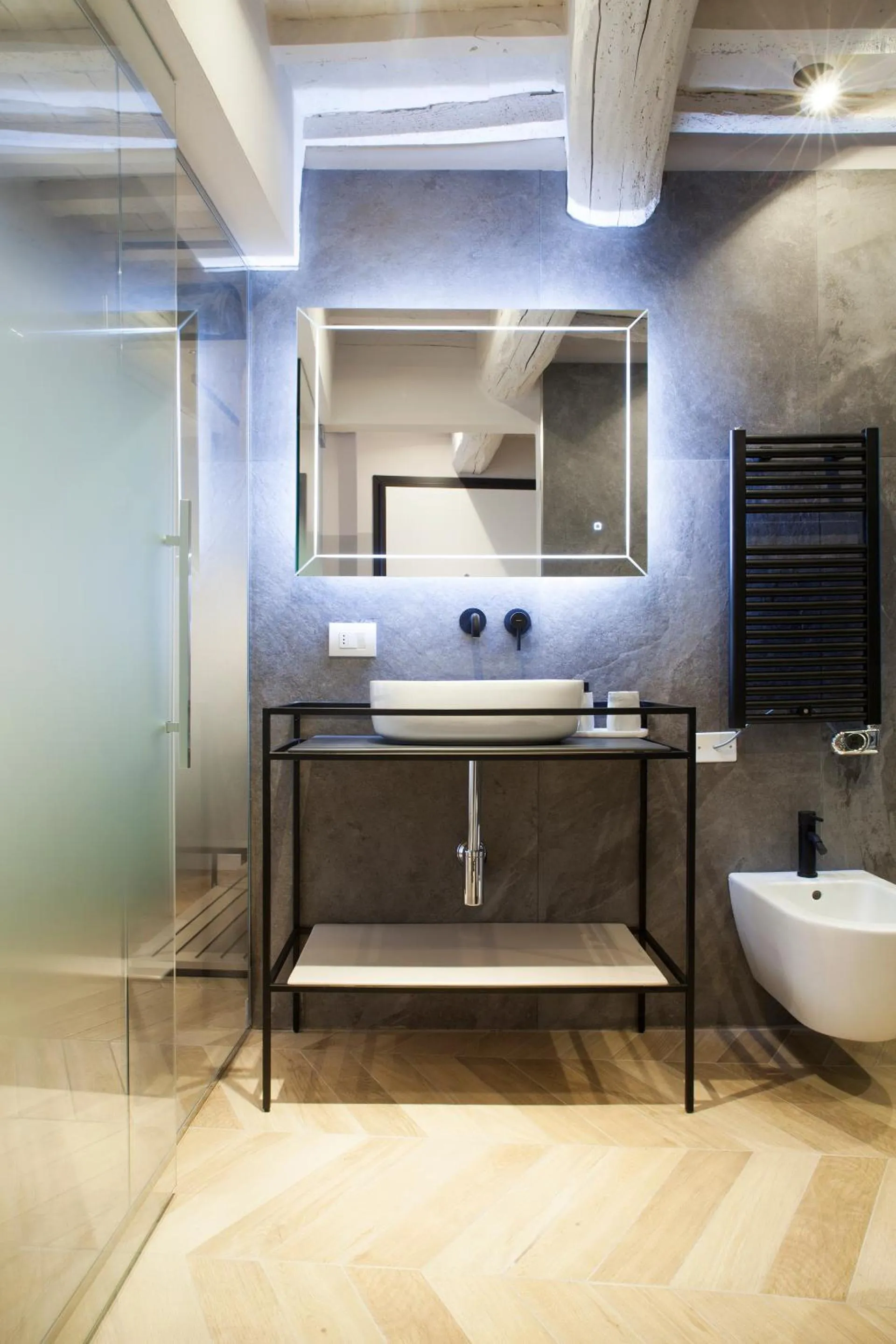 Bathroom in San Sebastiano Suite & Luxury Apartments