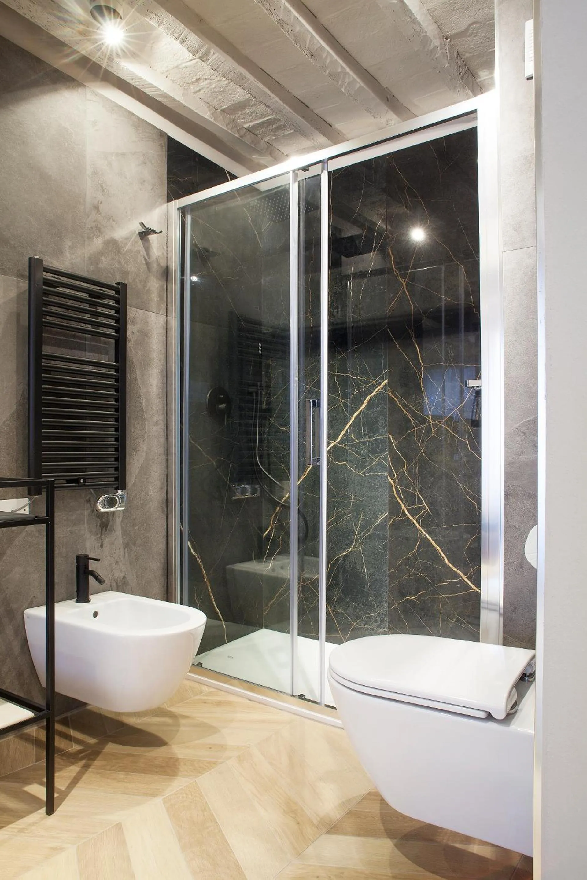 Bathroom in San Sebastiano Suite & Luxury Apartments