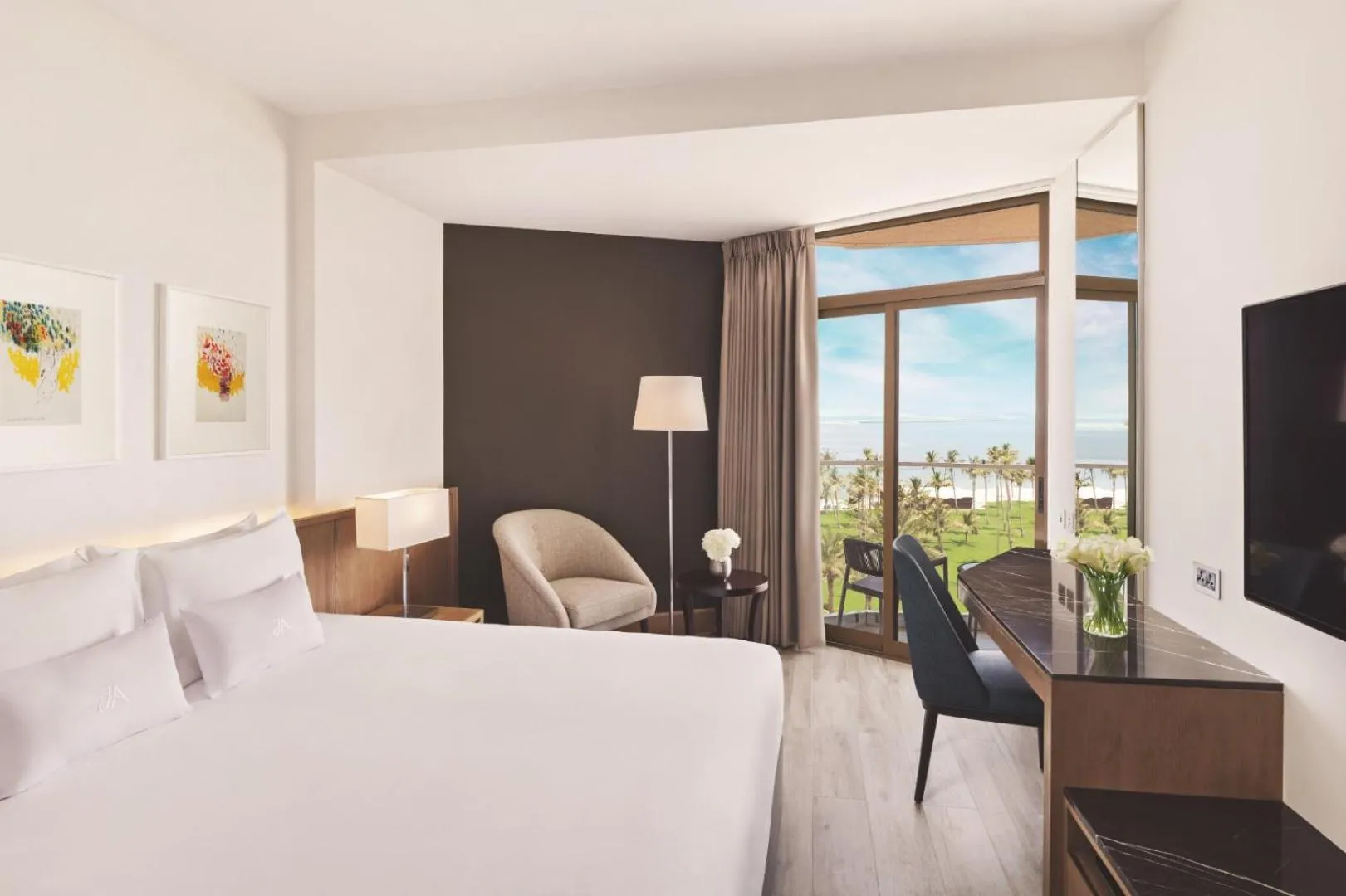 View (from property/room), Bed in JA Beach Hotel, Dubai