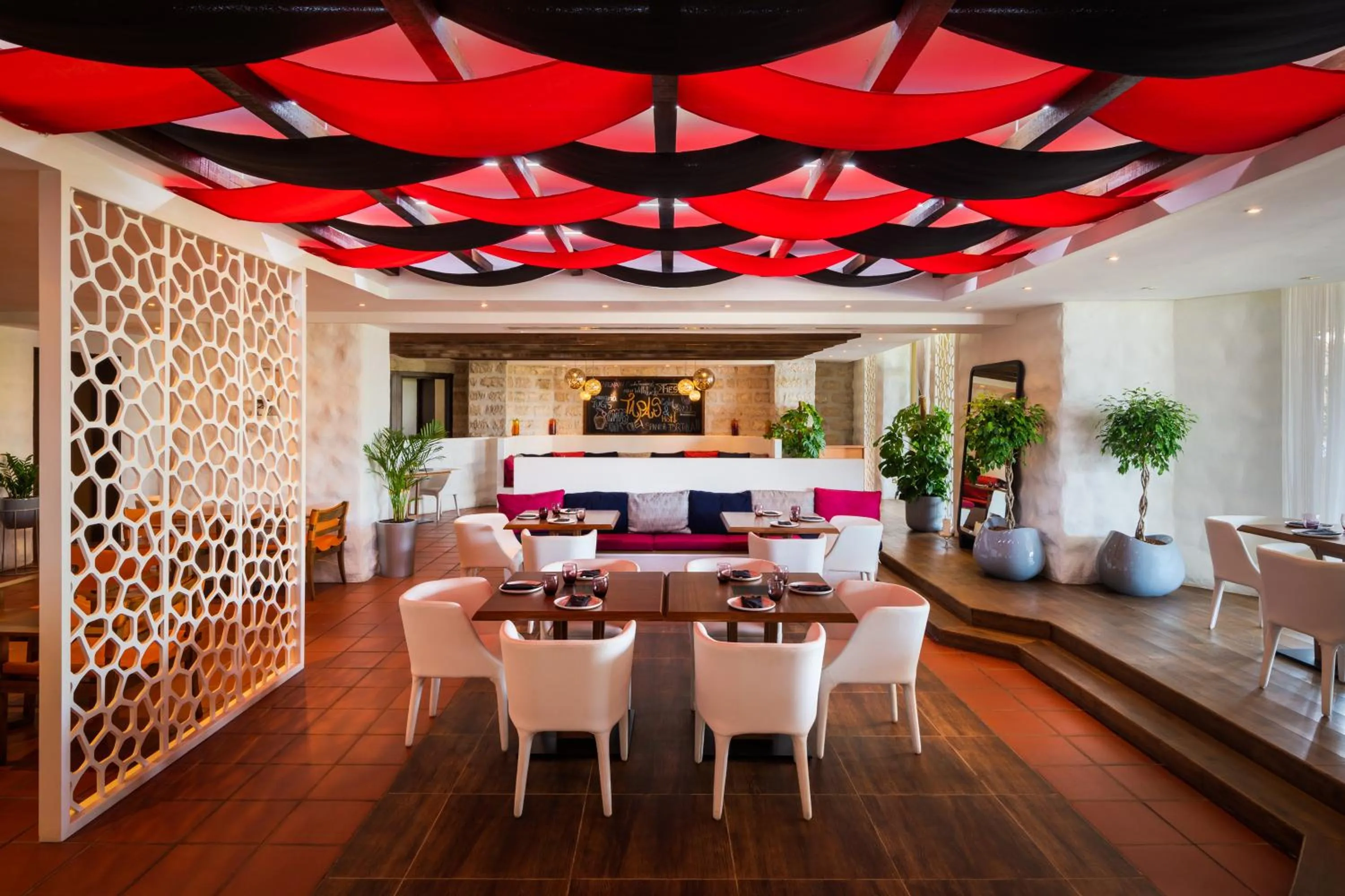 Restaurant/places to eat in JA Beach Hotel, Dubai