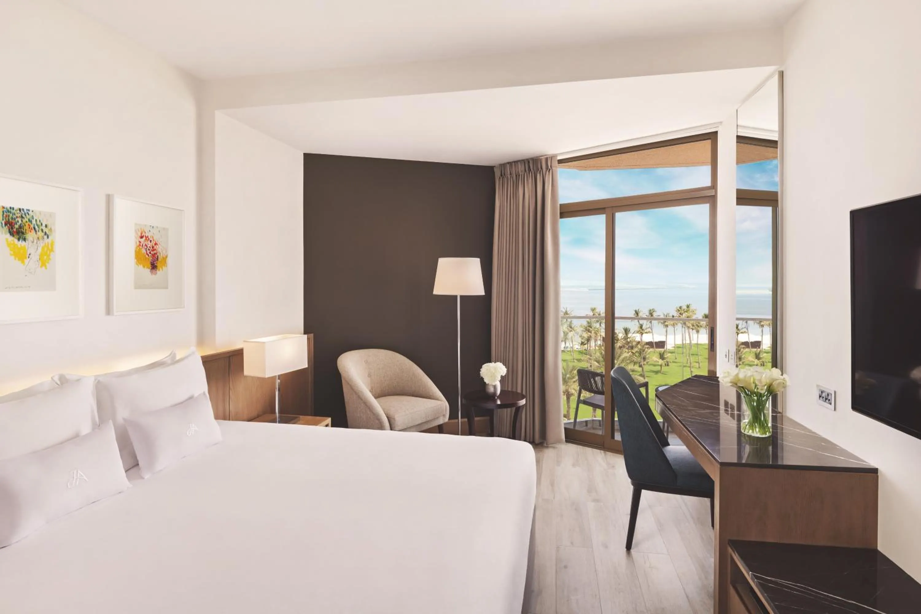 View (from property/room), Bed in JA Beach Hotel, Dubai