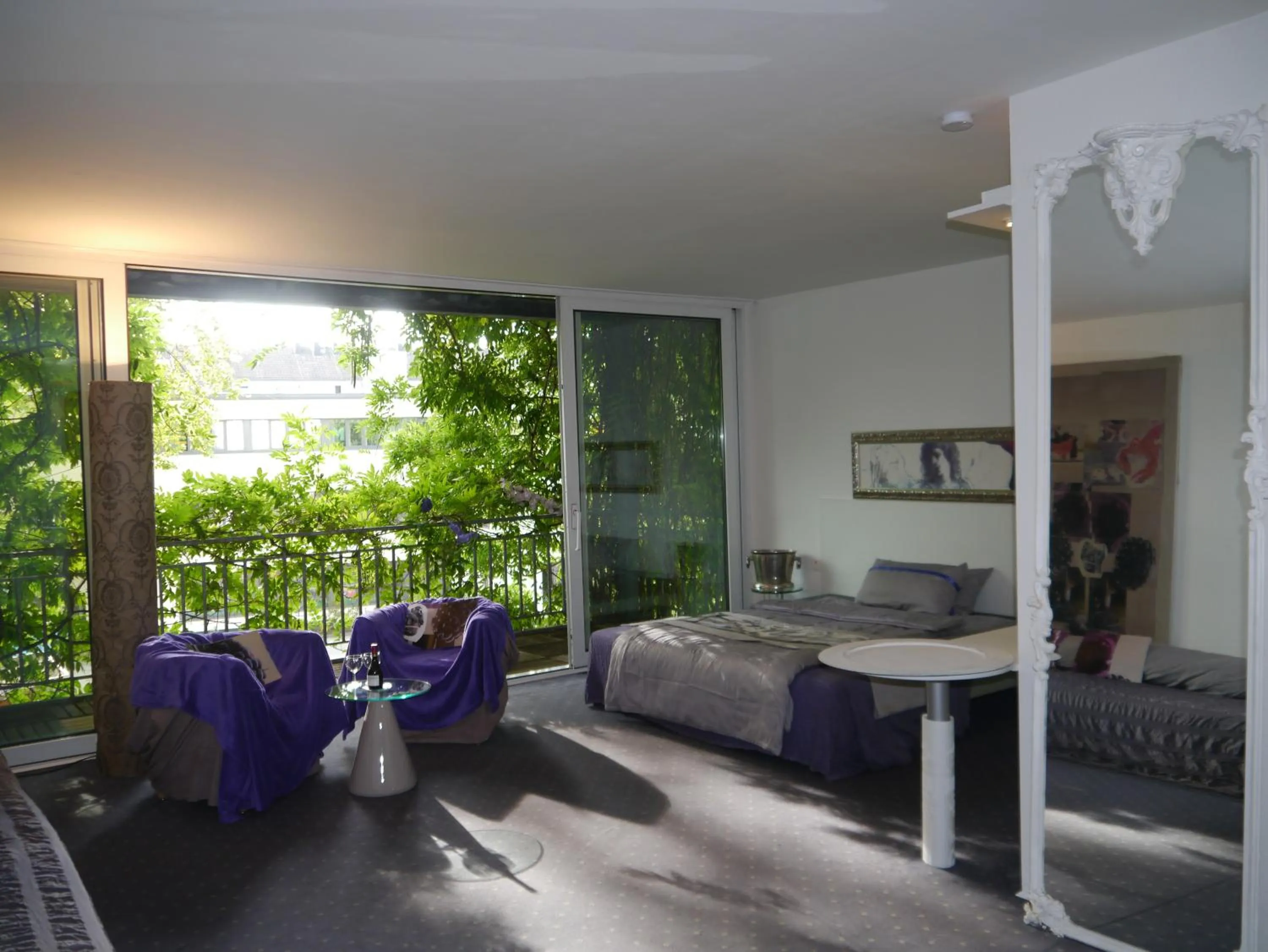 Day in Pallazzo Alfonso