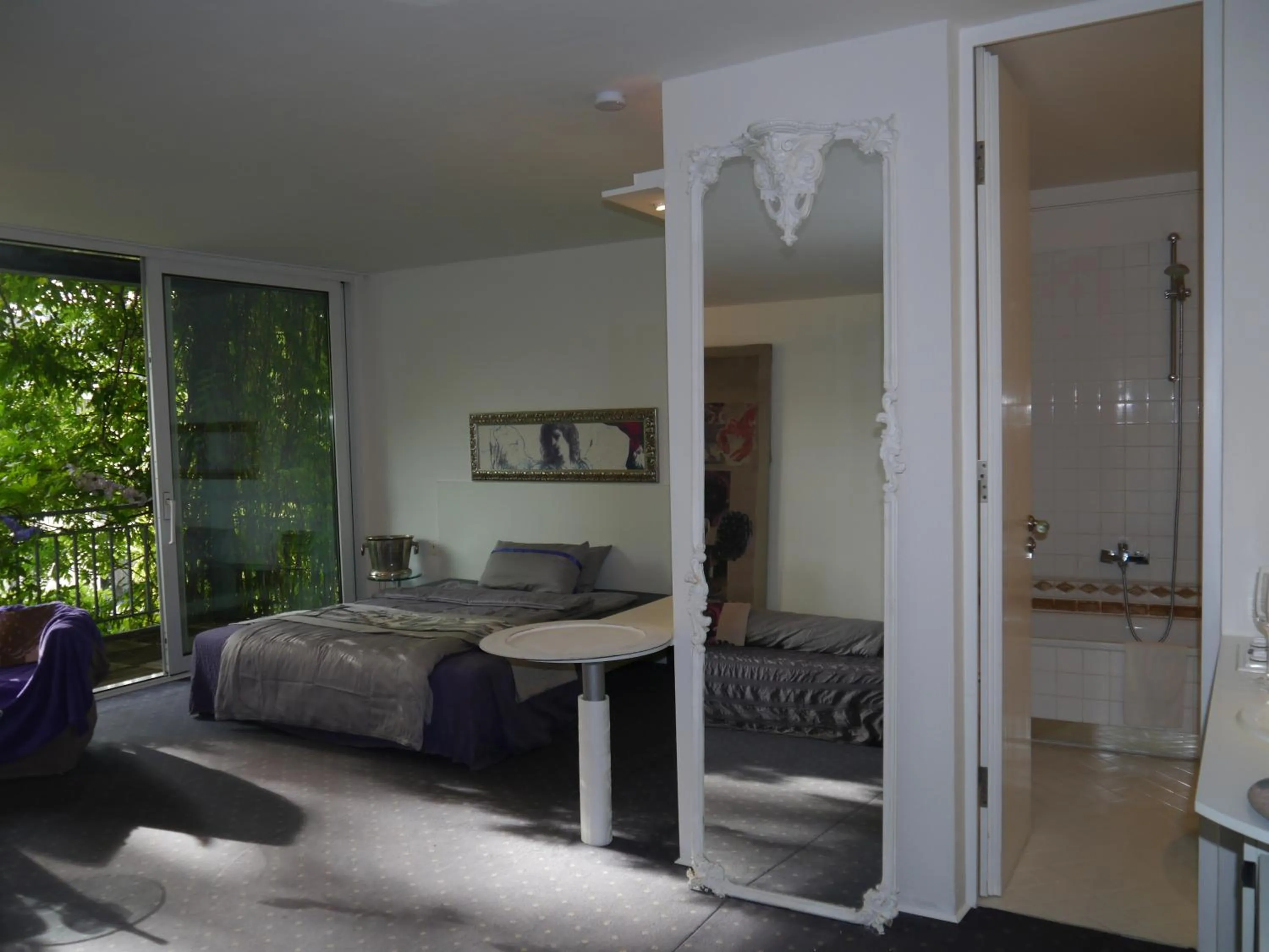 Photo of the whole room in Pallazzo Alfonso