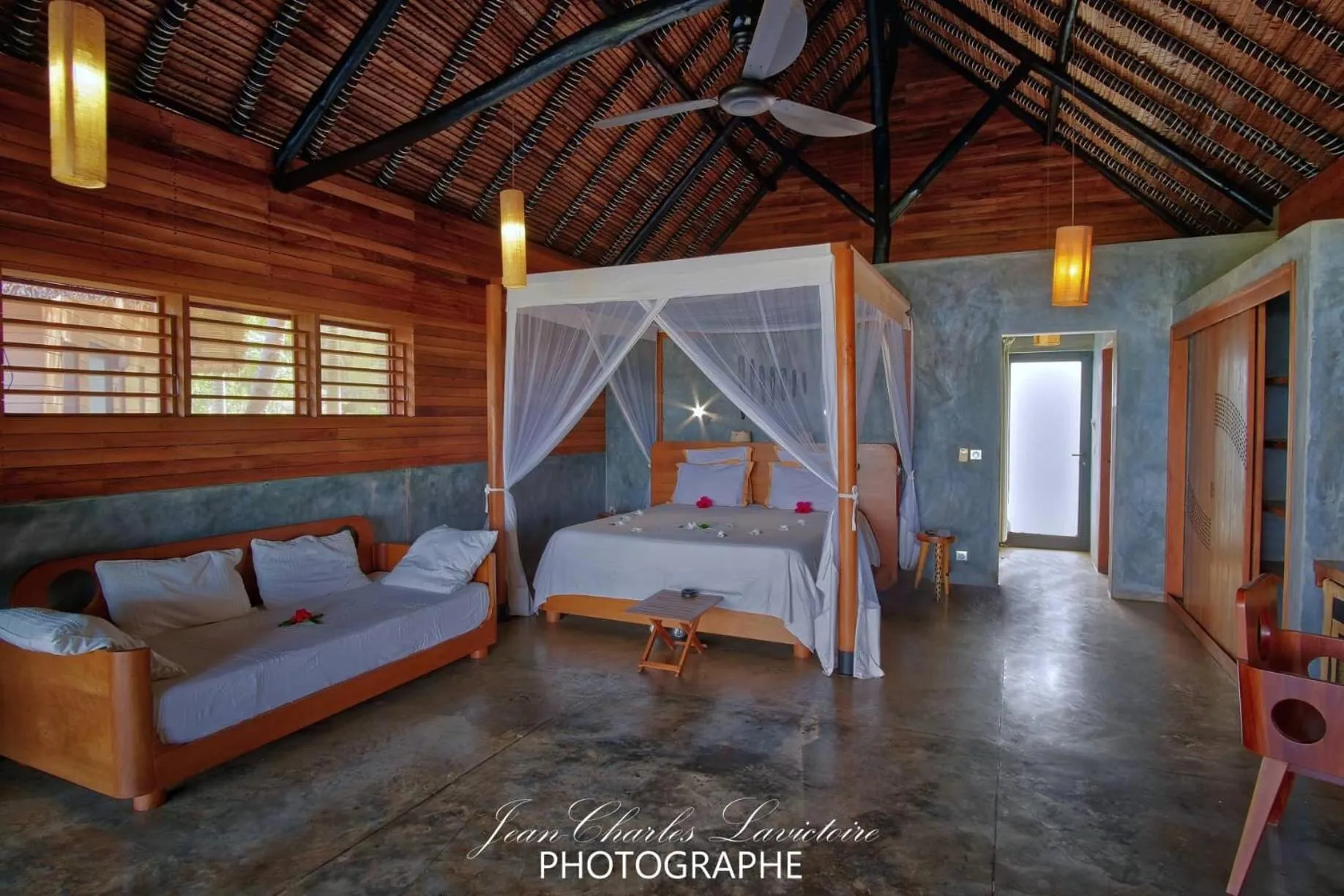 Photo of the whole room, Bed in L'heure Bleue