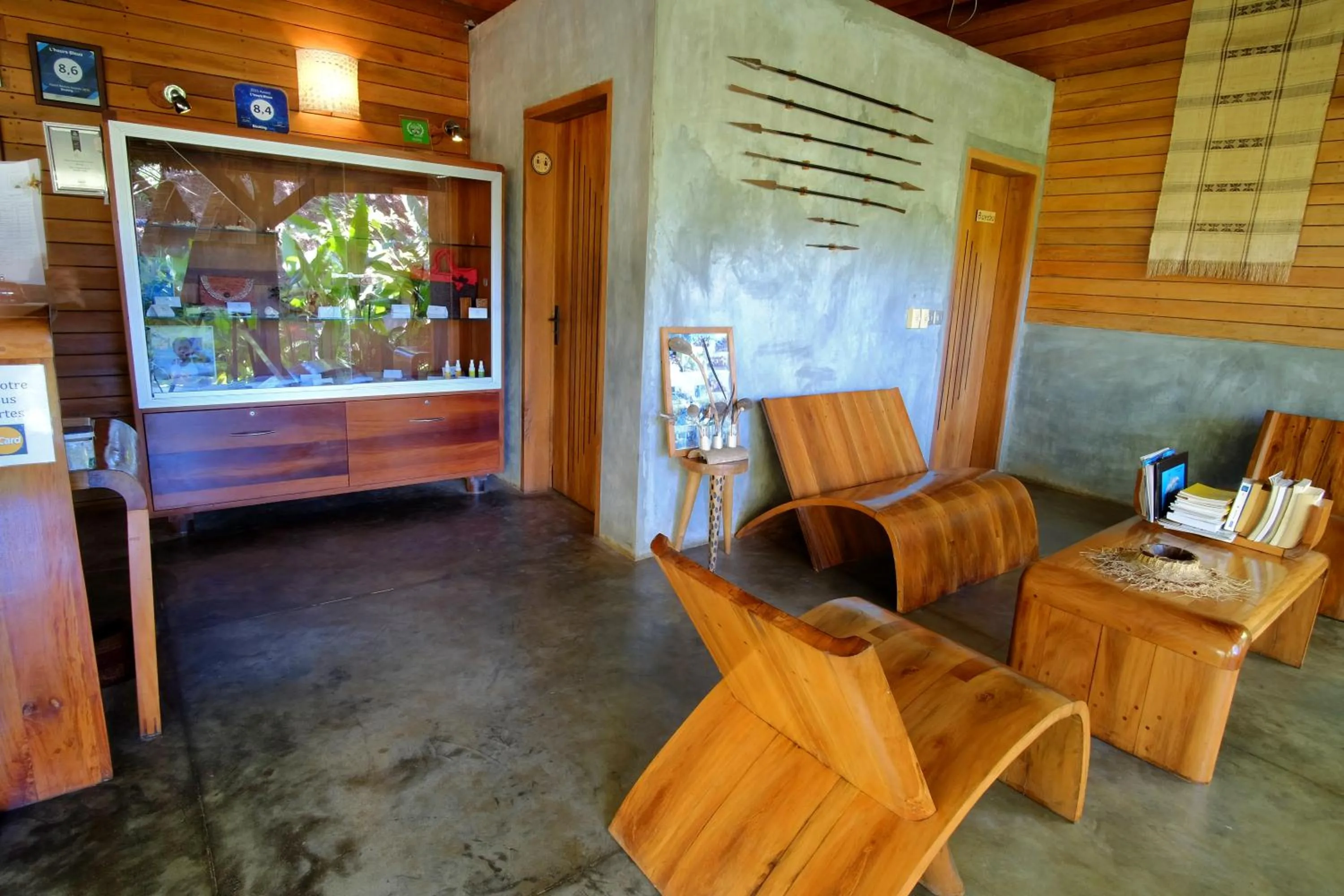 On-site shops in L'heure Bleue