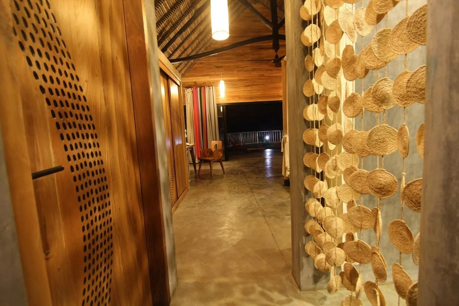 Decorative detail in L'heure Bleue