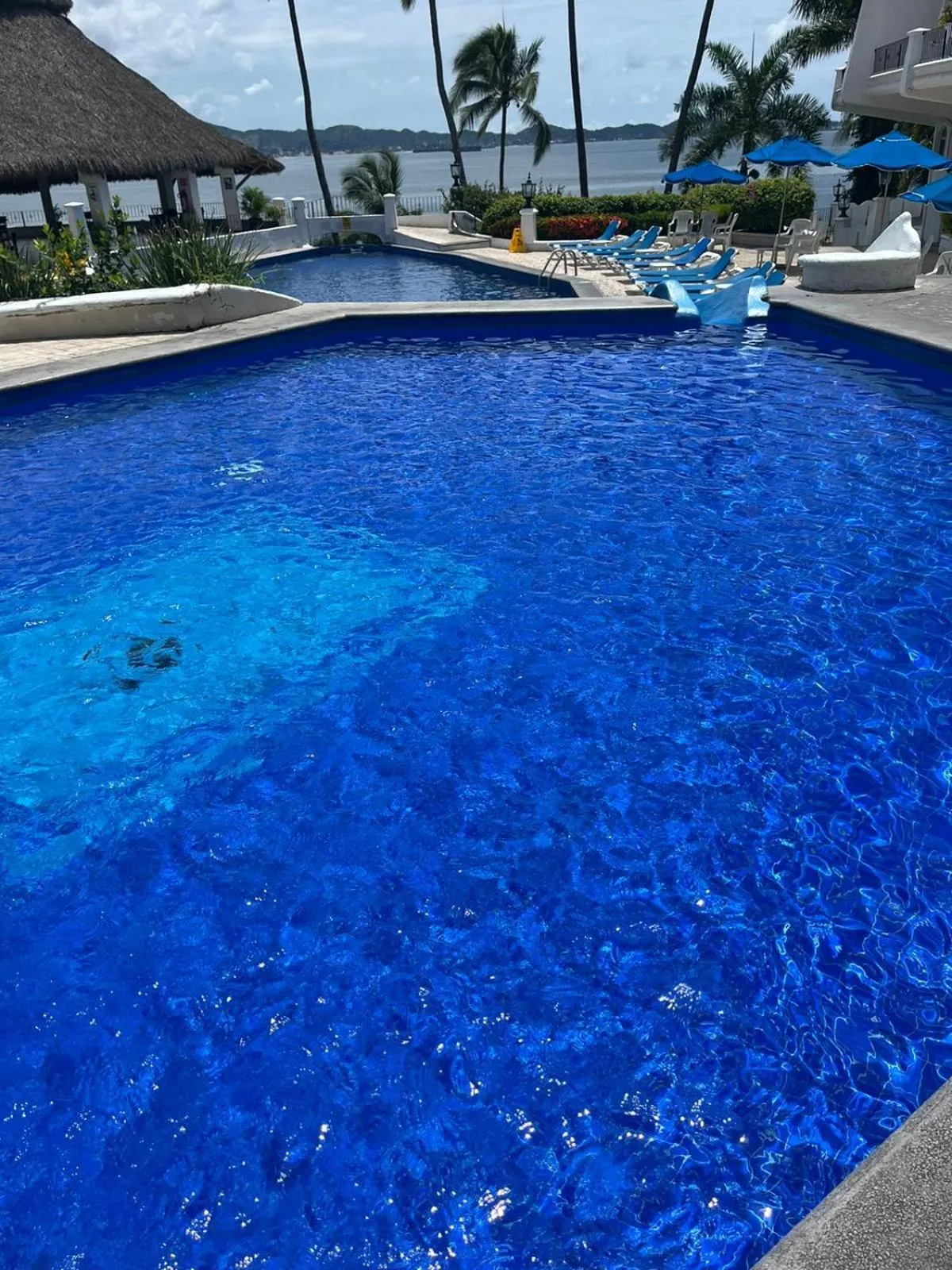 Swimming pool in Depto familiar con vista al mar en Playasol Manzanillo