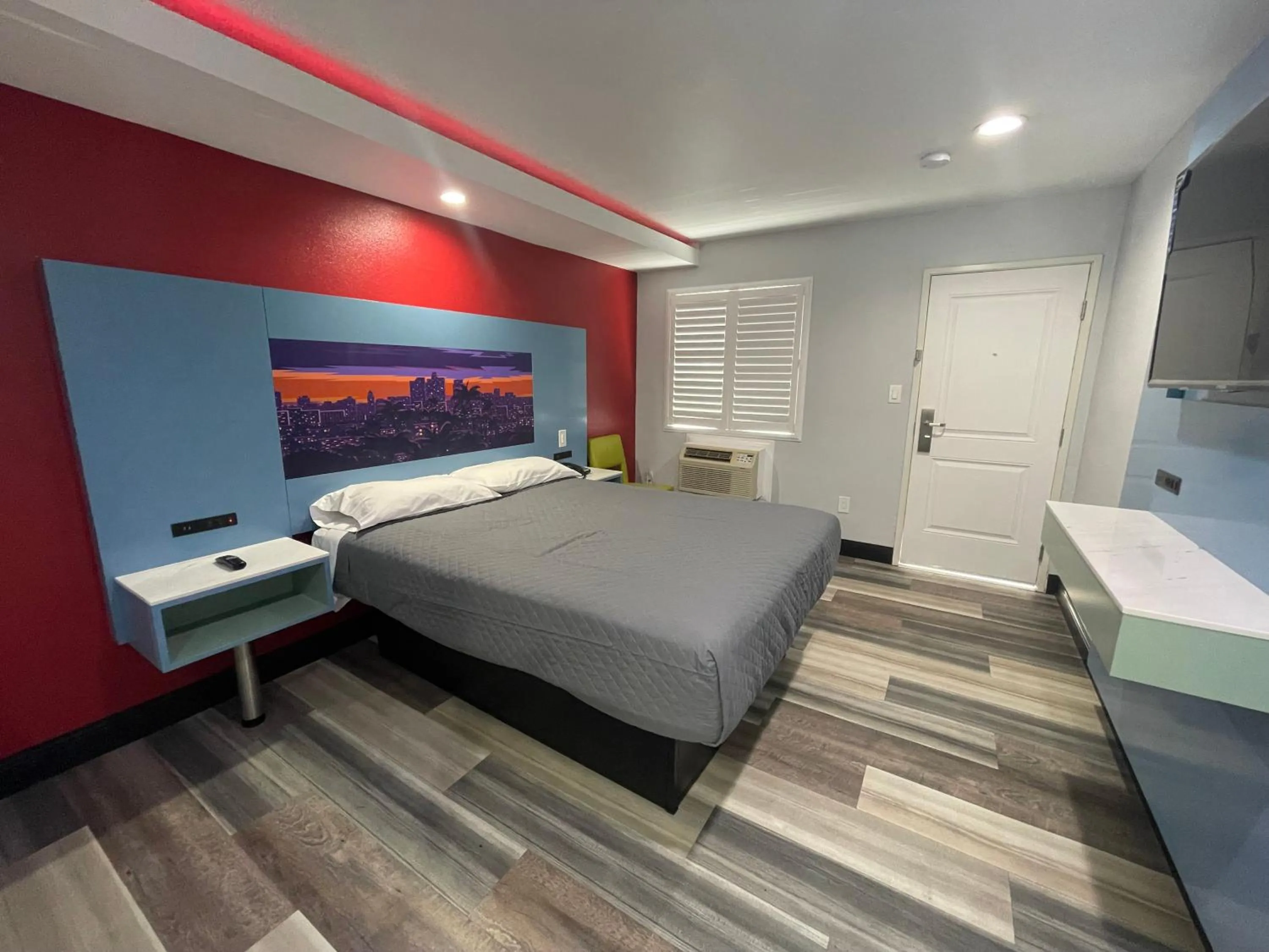 Bed in La Palma Motel, South Gate - Los Angeles area