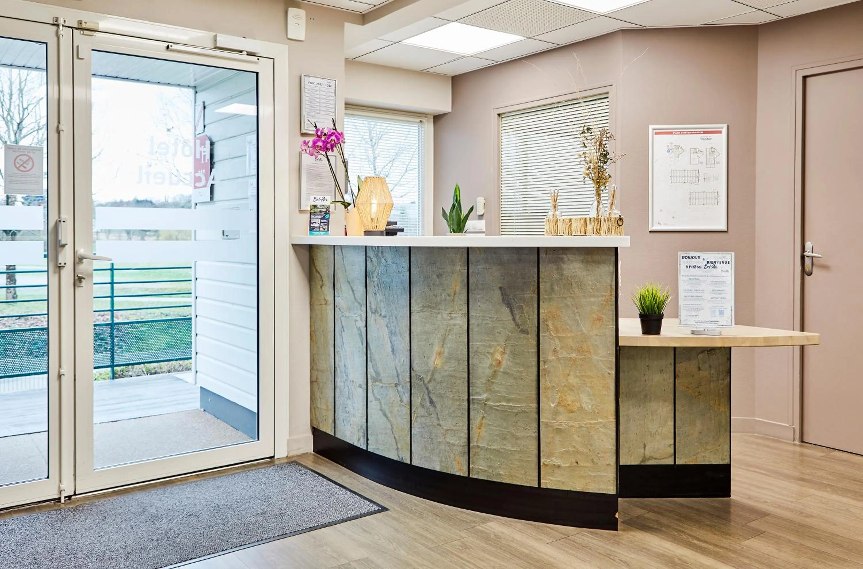 Property building in Hôtel Restaurant Bel Air Crevin - Axe Rennes Nantes