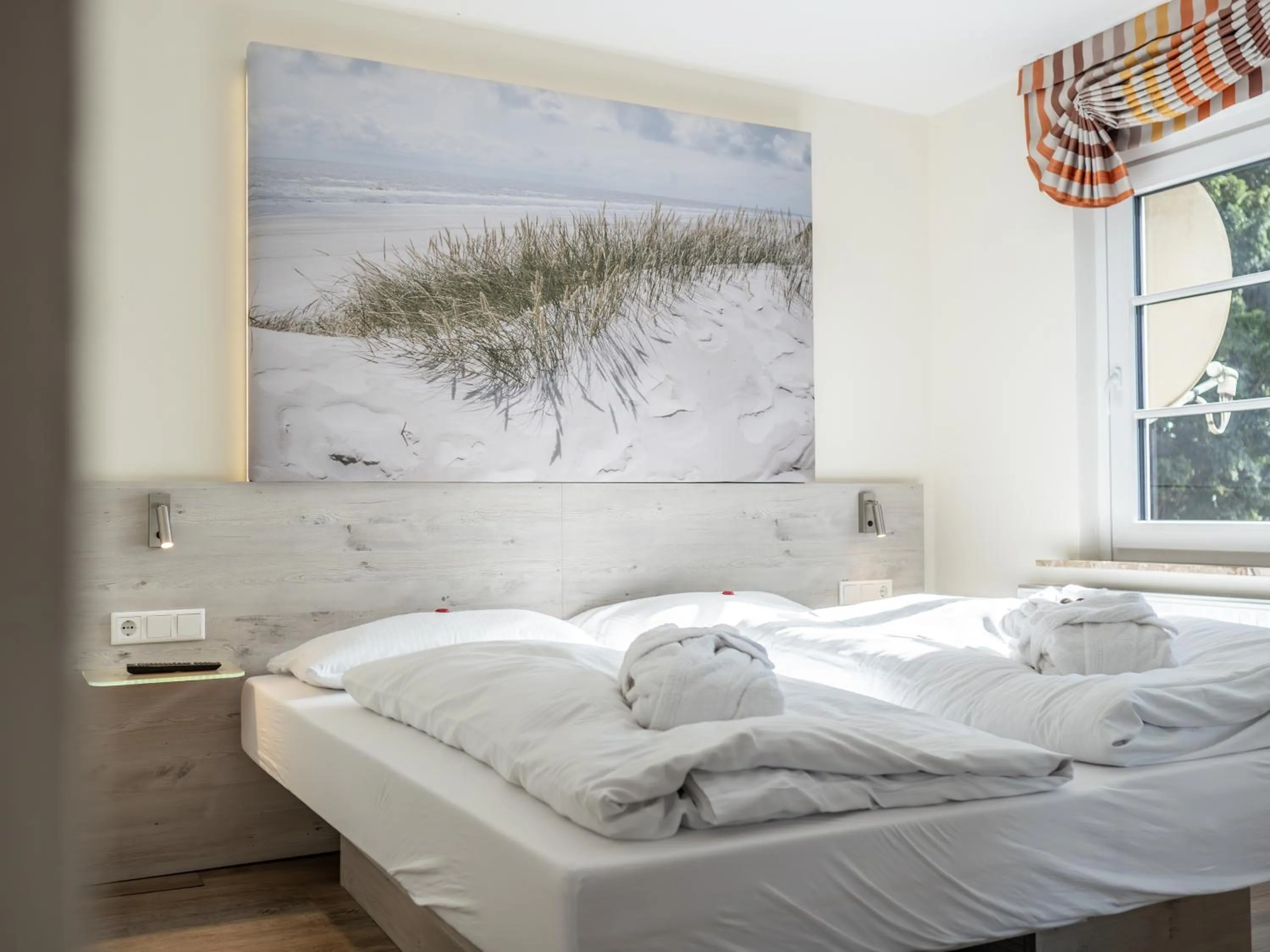 Photo of the whole room, Bed in Hotel Osterkrug