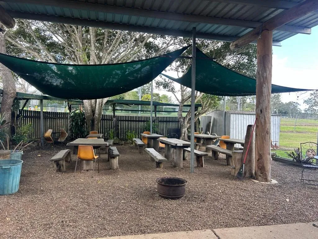 gundy pub & caravan park