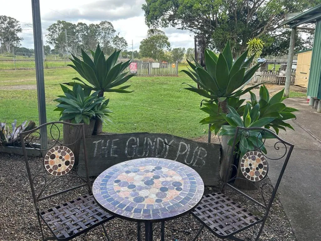 gundy pub & caravan park