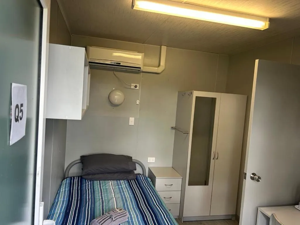 Bed in gundy pub & caravan park