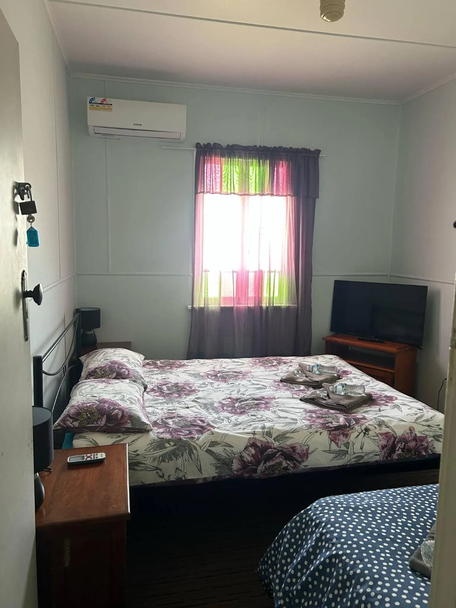 Bed in gundy pub & caravan park