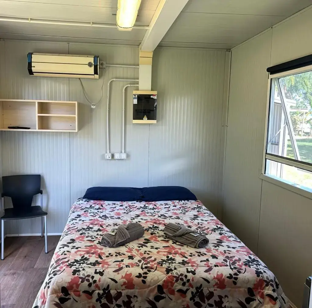 Economy Twin Room in gundy pub & caravan park Economy Twin Room in gundy pub & caravan park