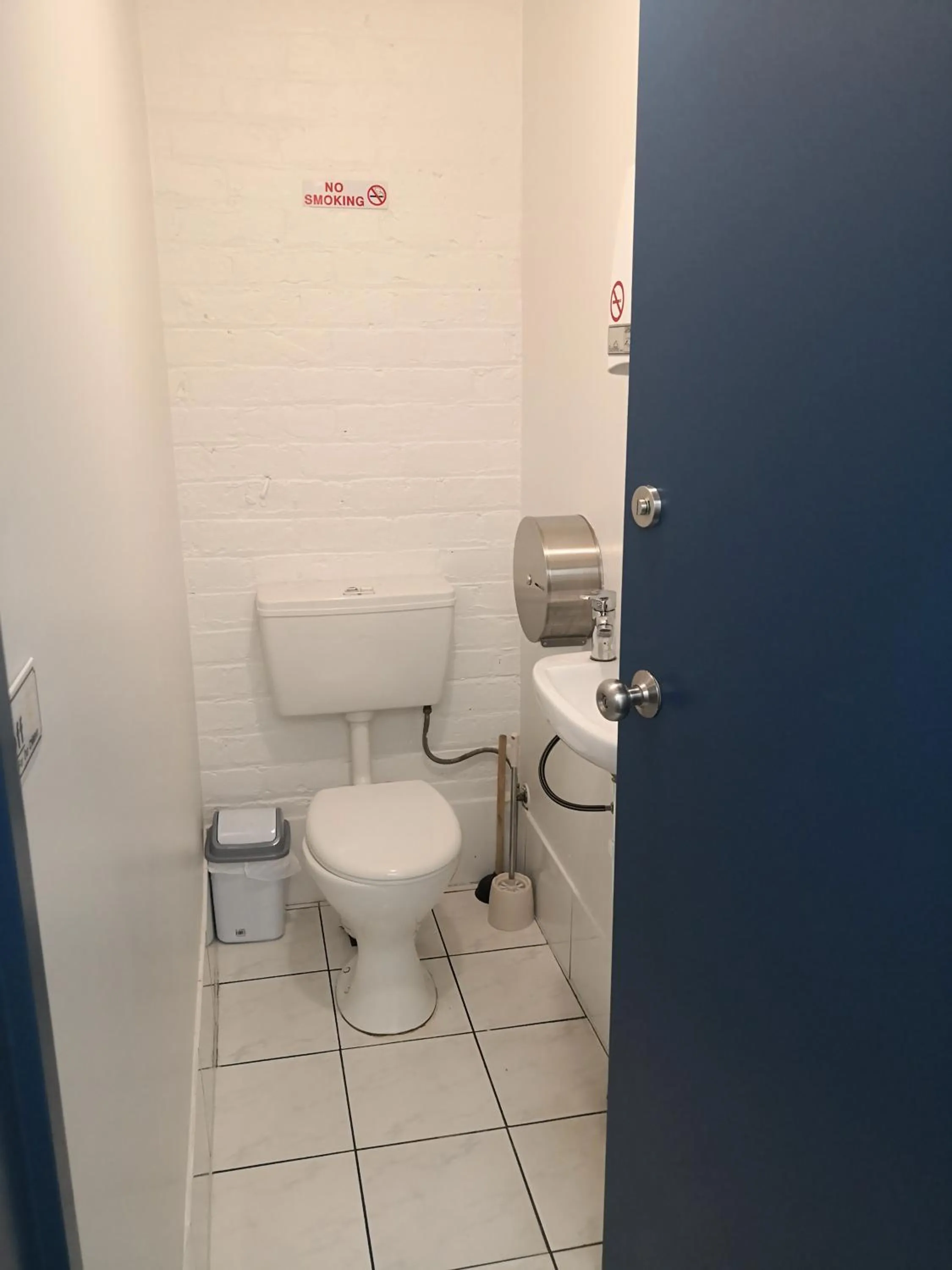 Toilet in Oceanic Hostel