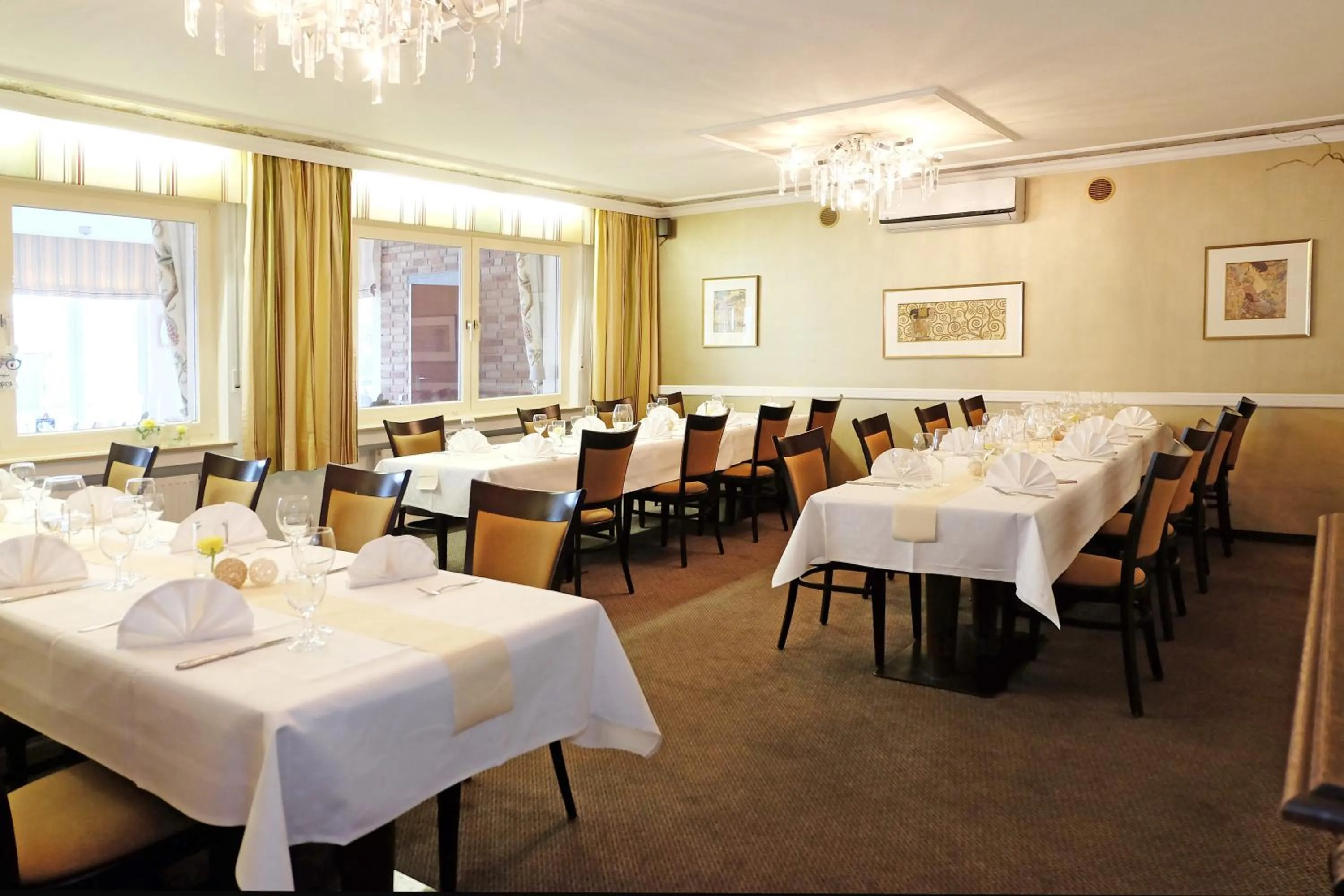 Restaurant/places to eat in Hotel Mennicken