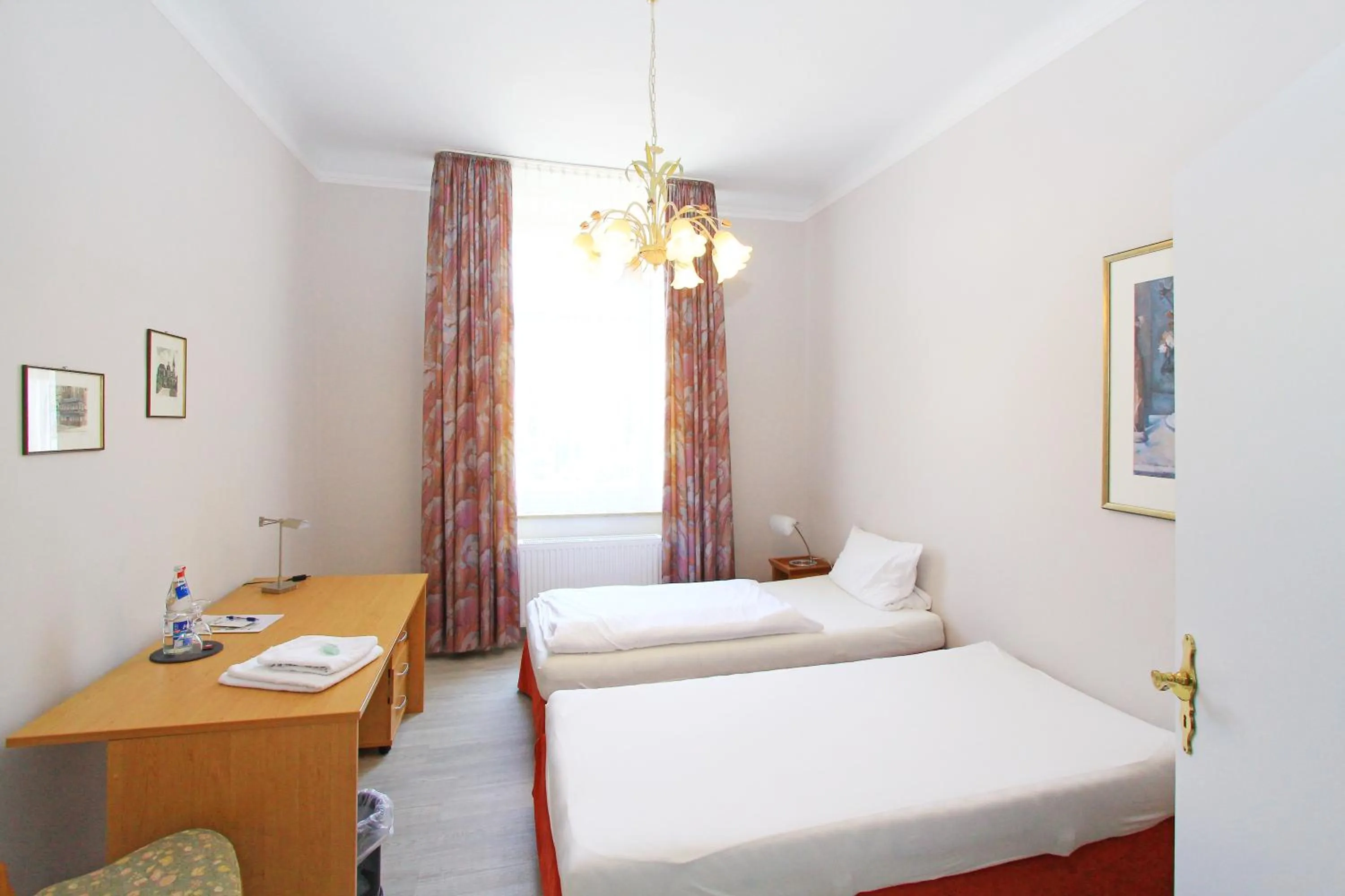 Bedroom, Bed in Hotel Mennicken