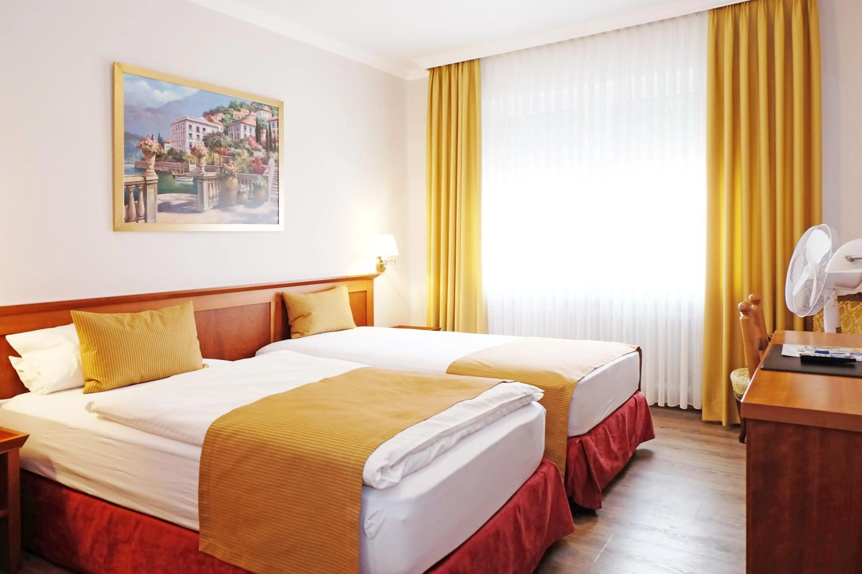 Bedroom, Bed in Hotel Mennicken