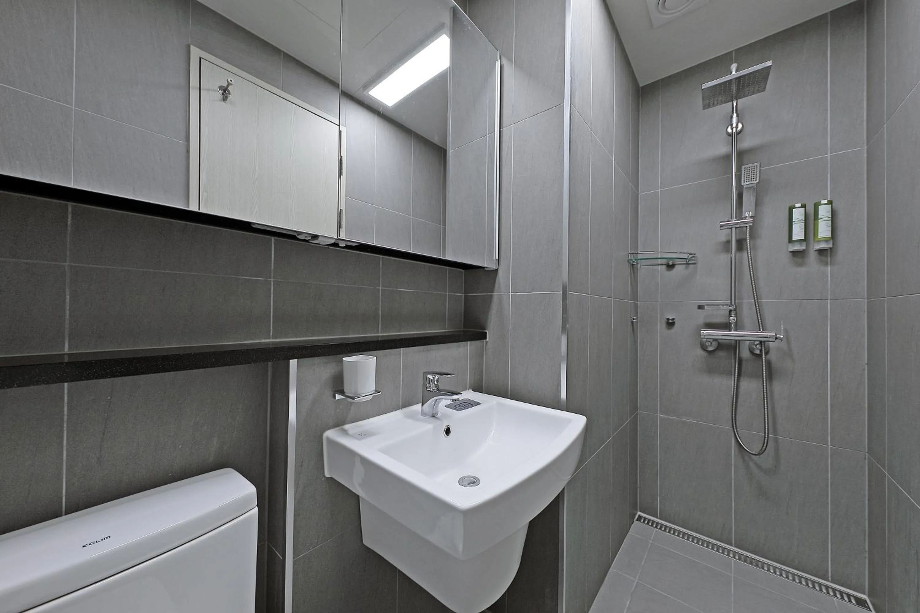 Shower in World Sky Residence Hotel