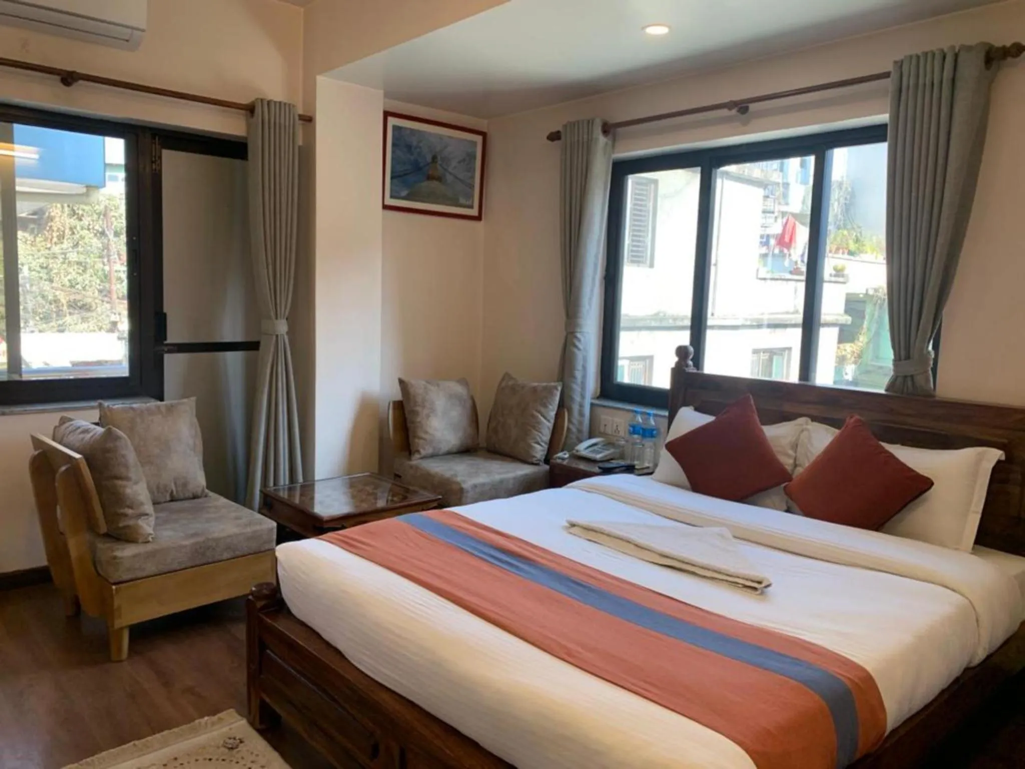 Seating area, Bed in Hotel Ramanam