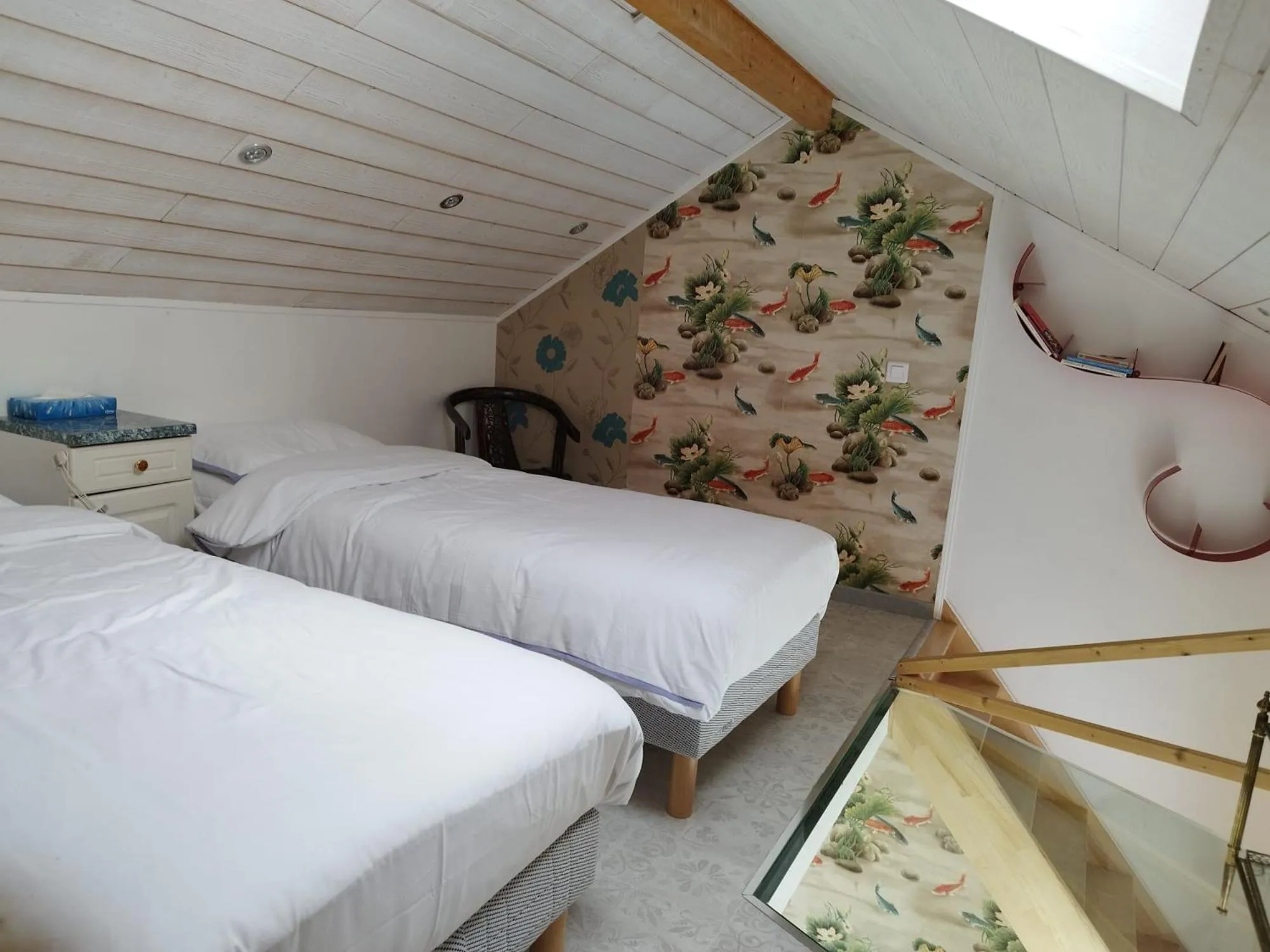 Bedroom, Bed in Chalet de Paris