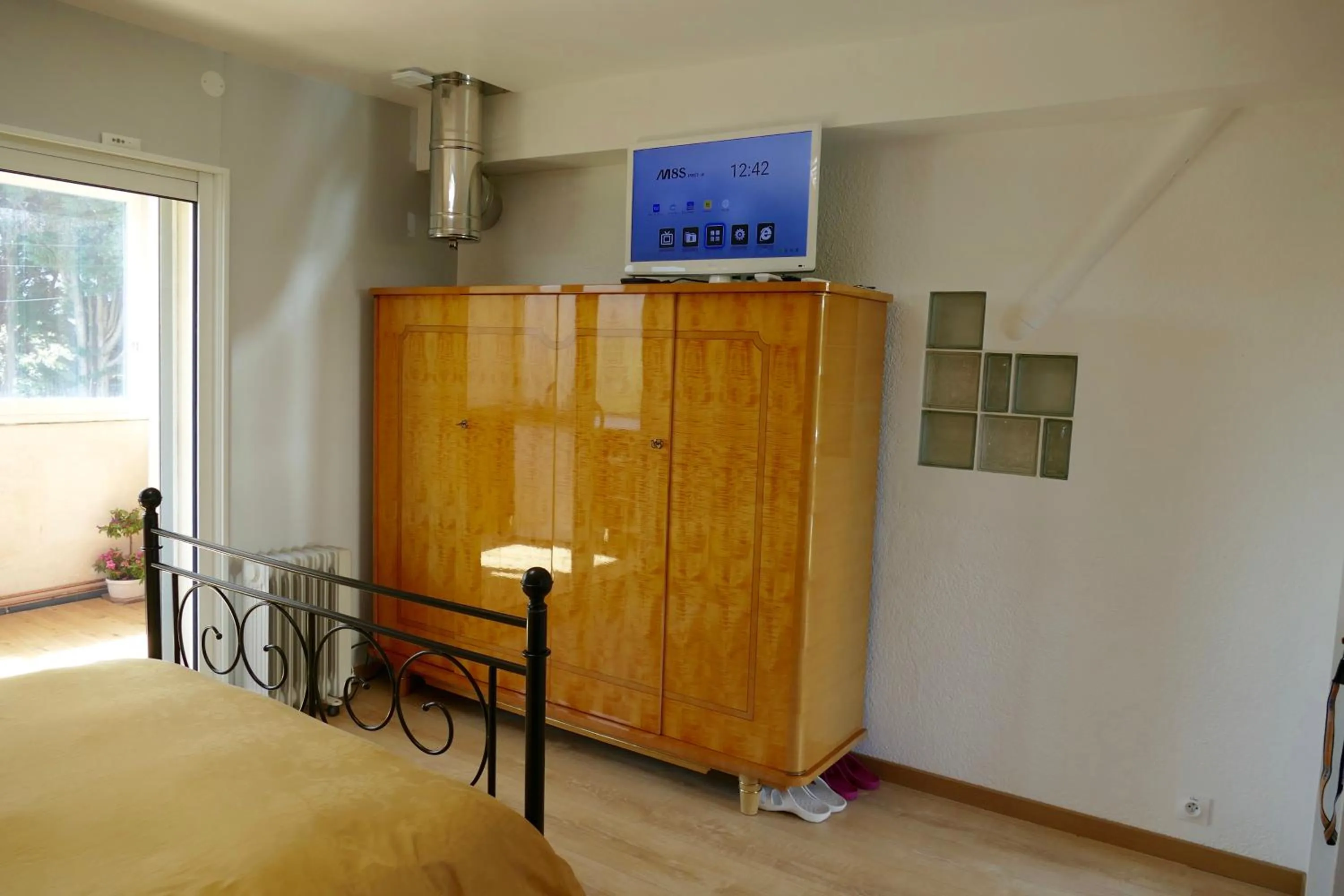 TV and multimedia, Bed in Chalet de Paris