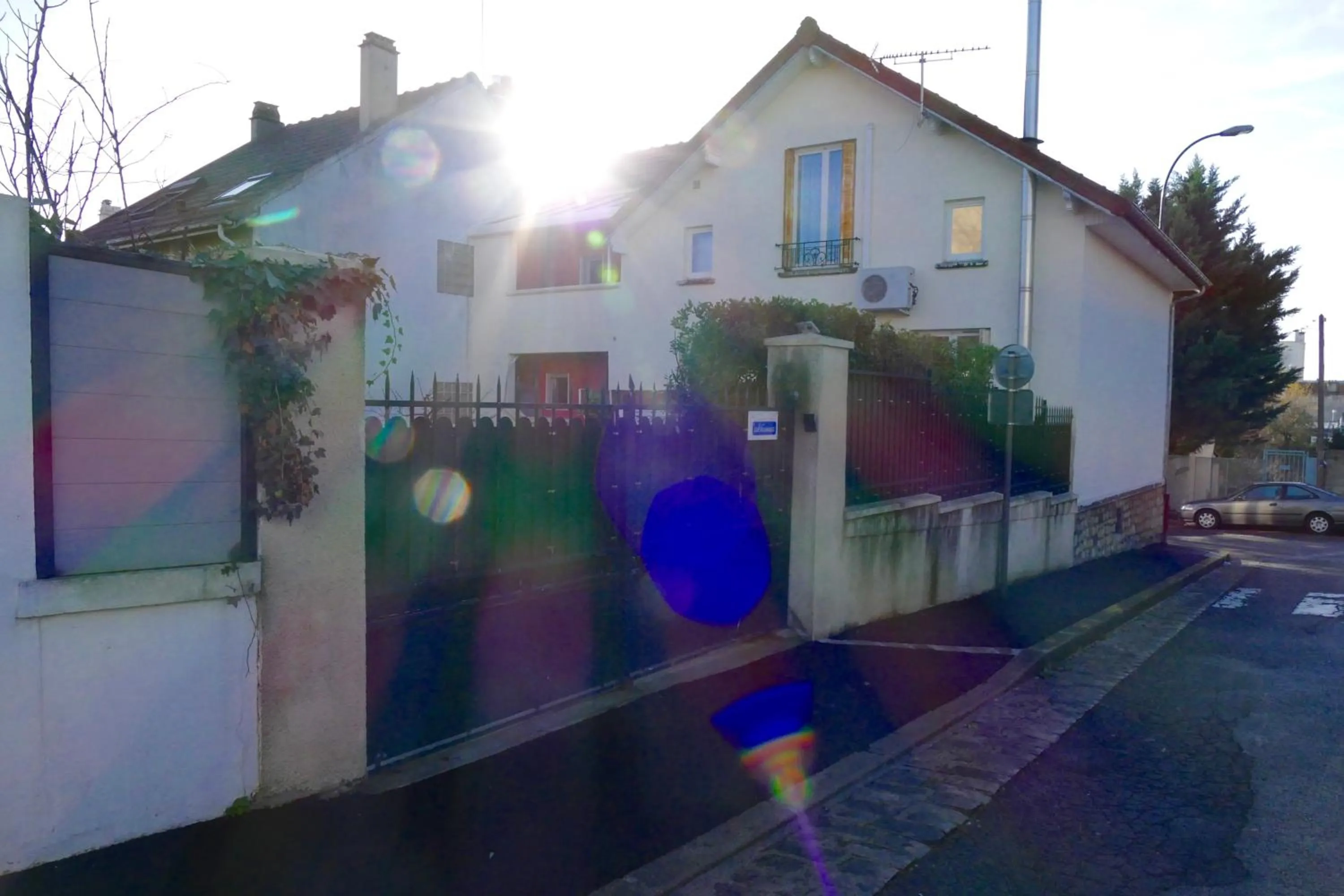 Facade/entrance in Chalet de Paris