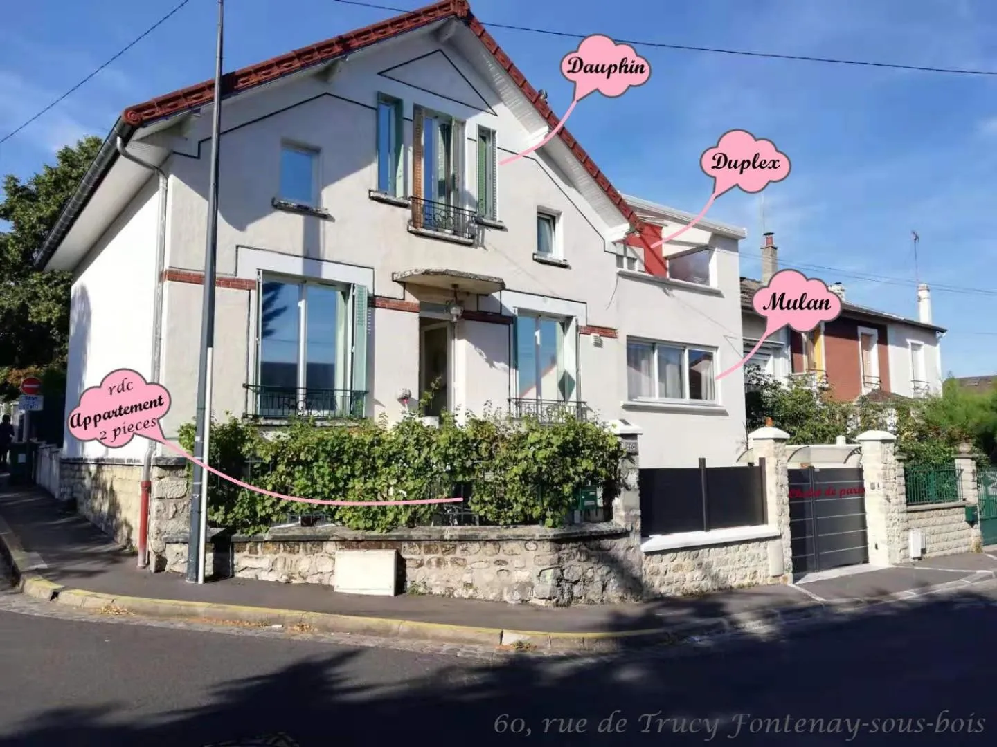 Property building in Chalet de Paris