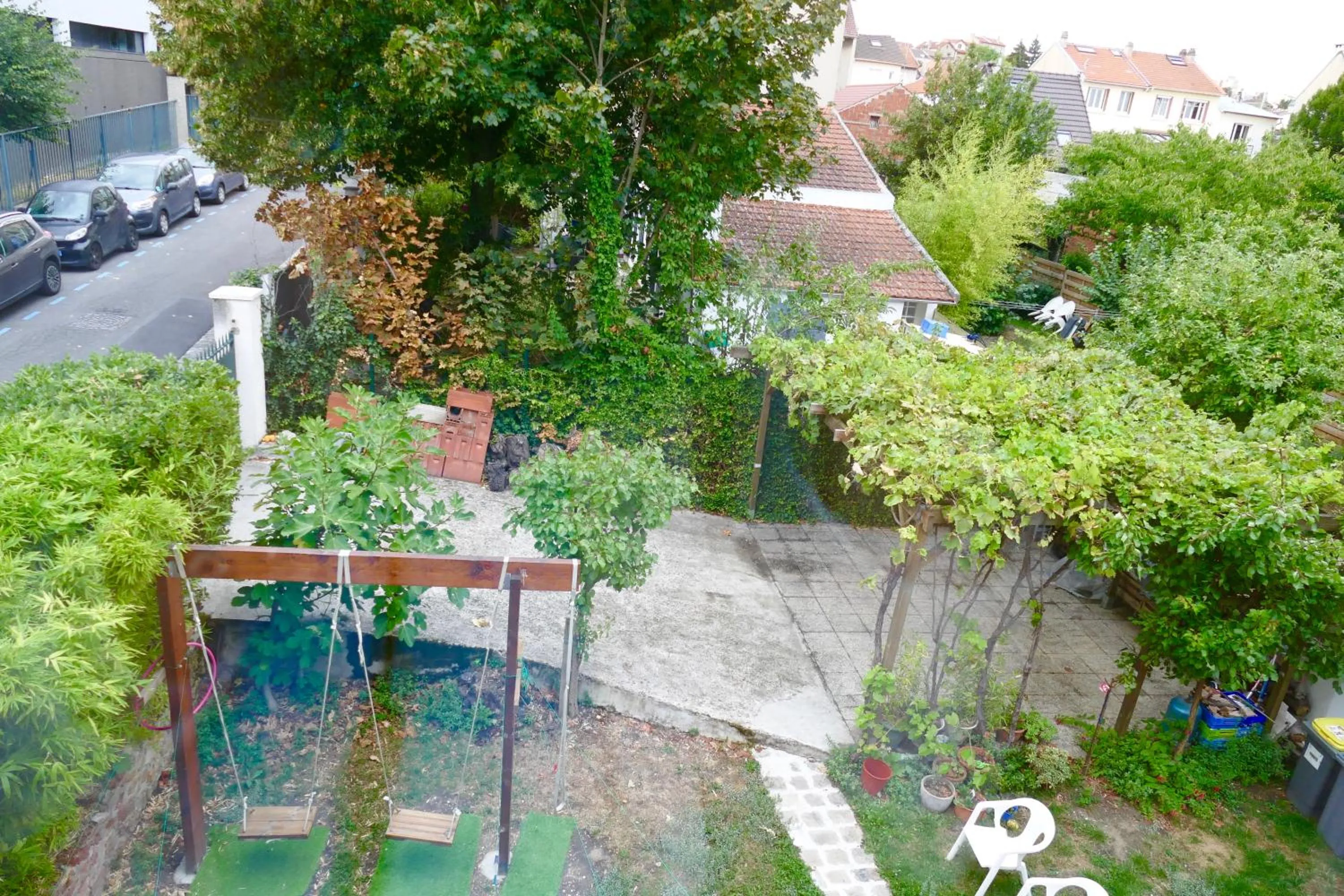 Garden view in Chalet de Paris