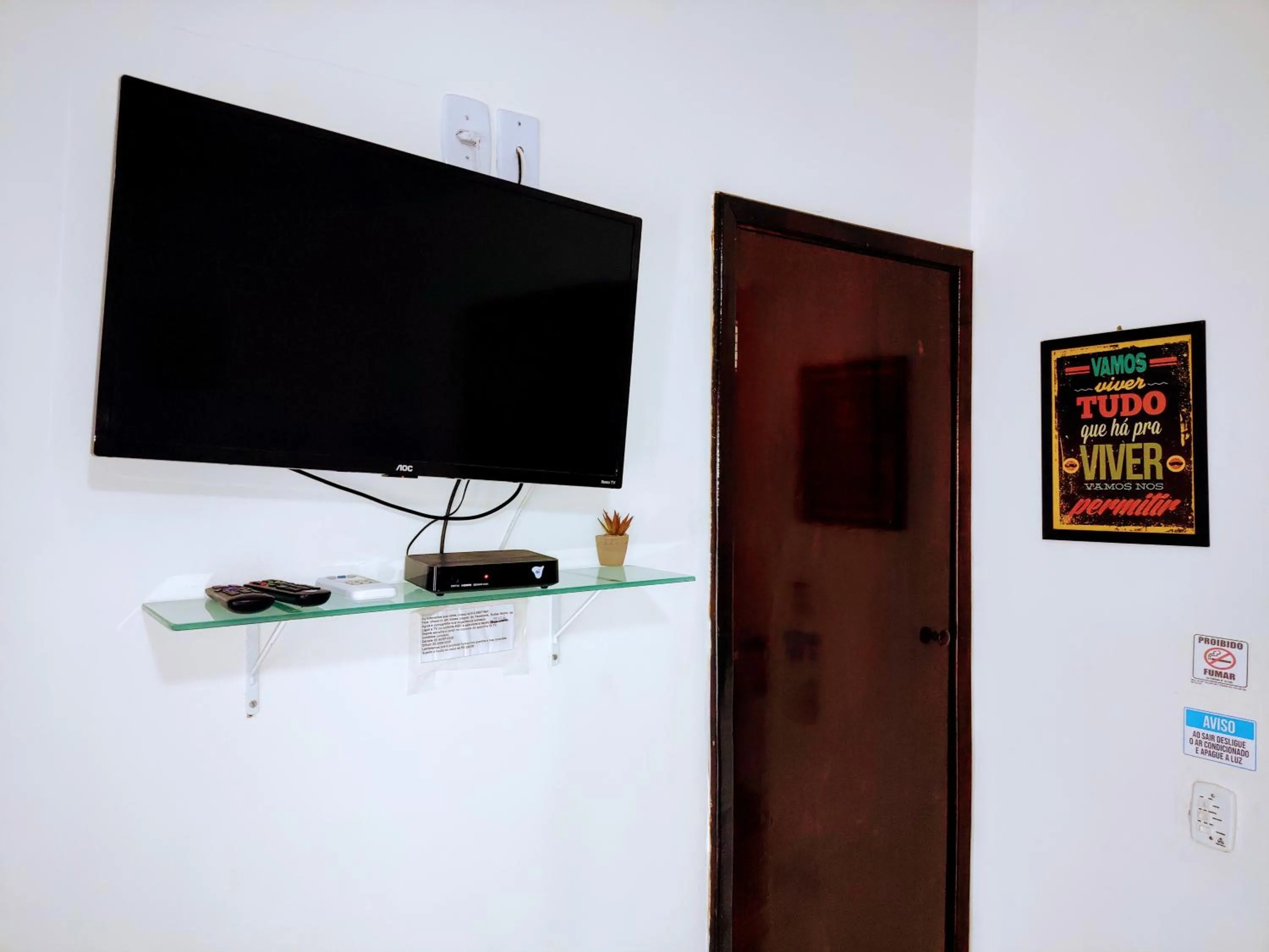 TV and multimedia in Suítes Ninho da Águia Saquarema