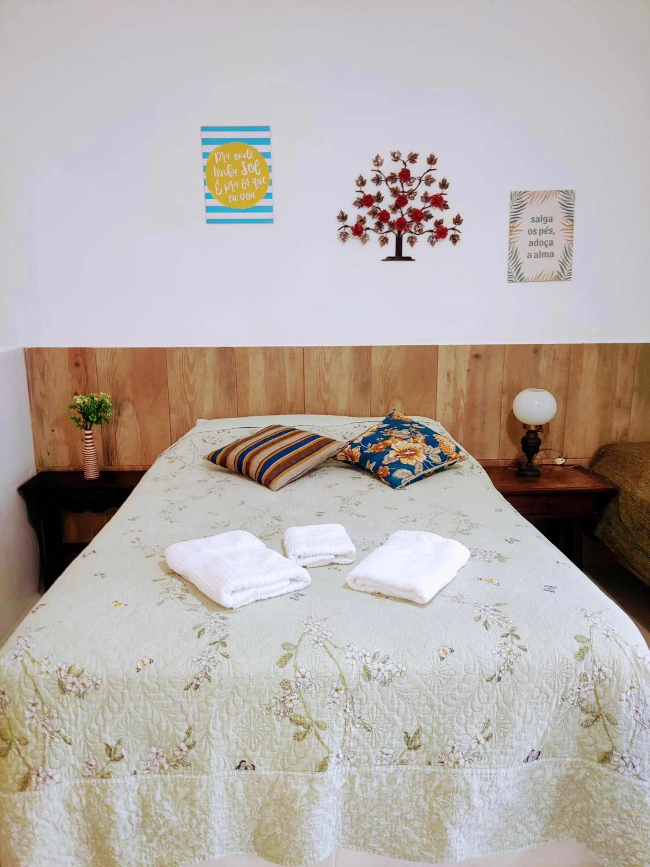 Photo of the whole room, Bed in Suítes Ninho da Águia Saquarema