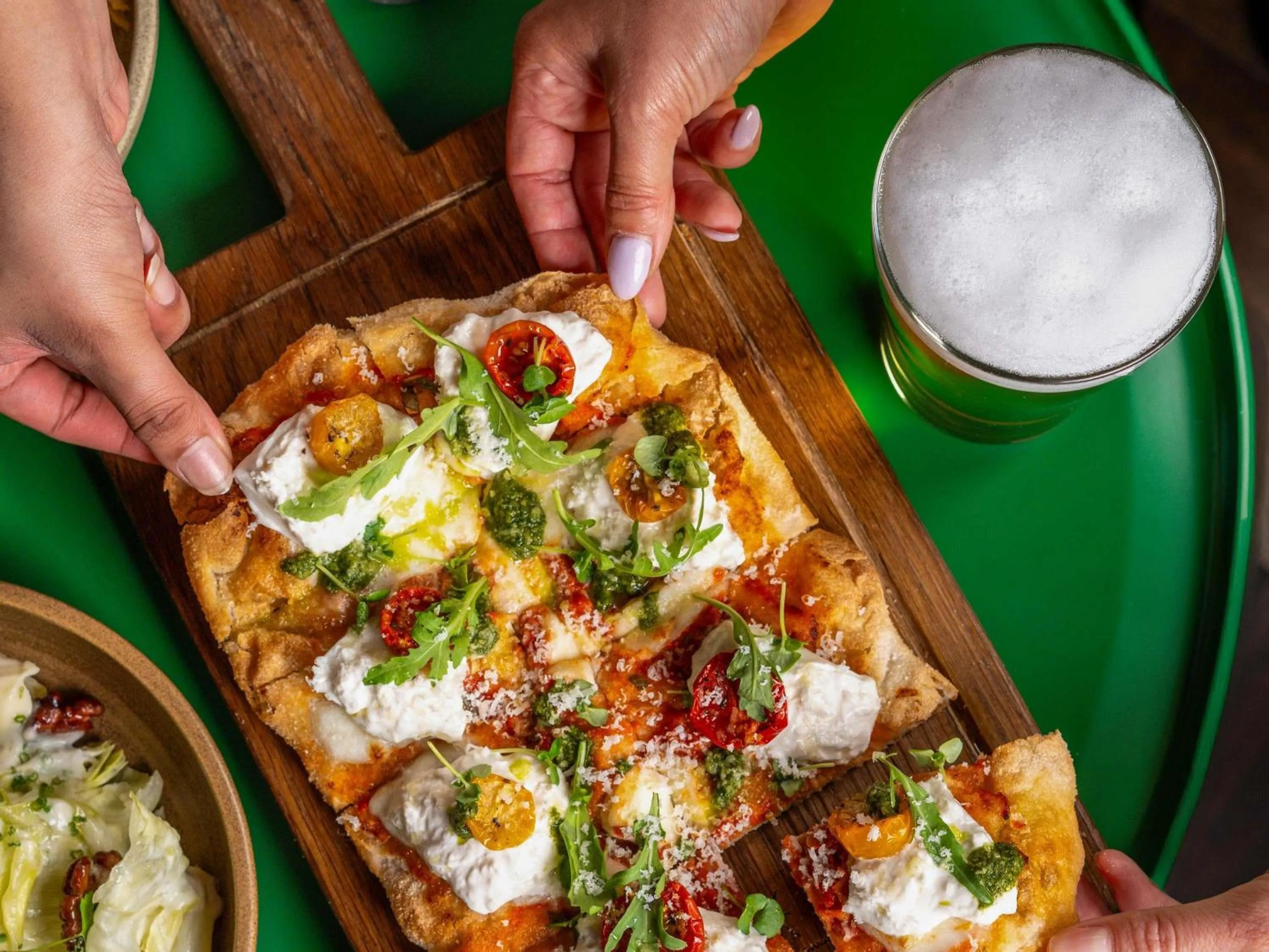 Lounge or bar in Fairmont Dubai