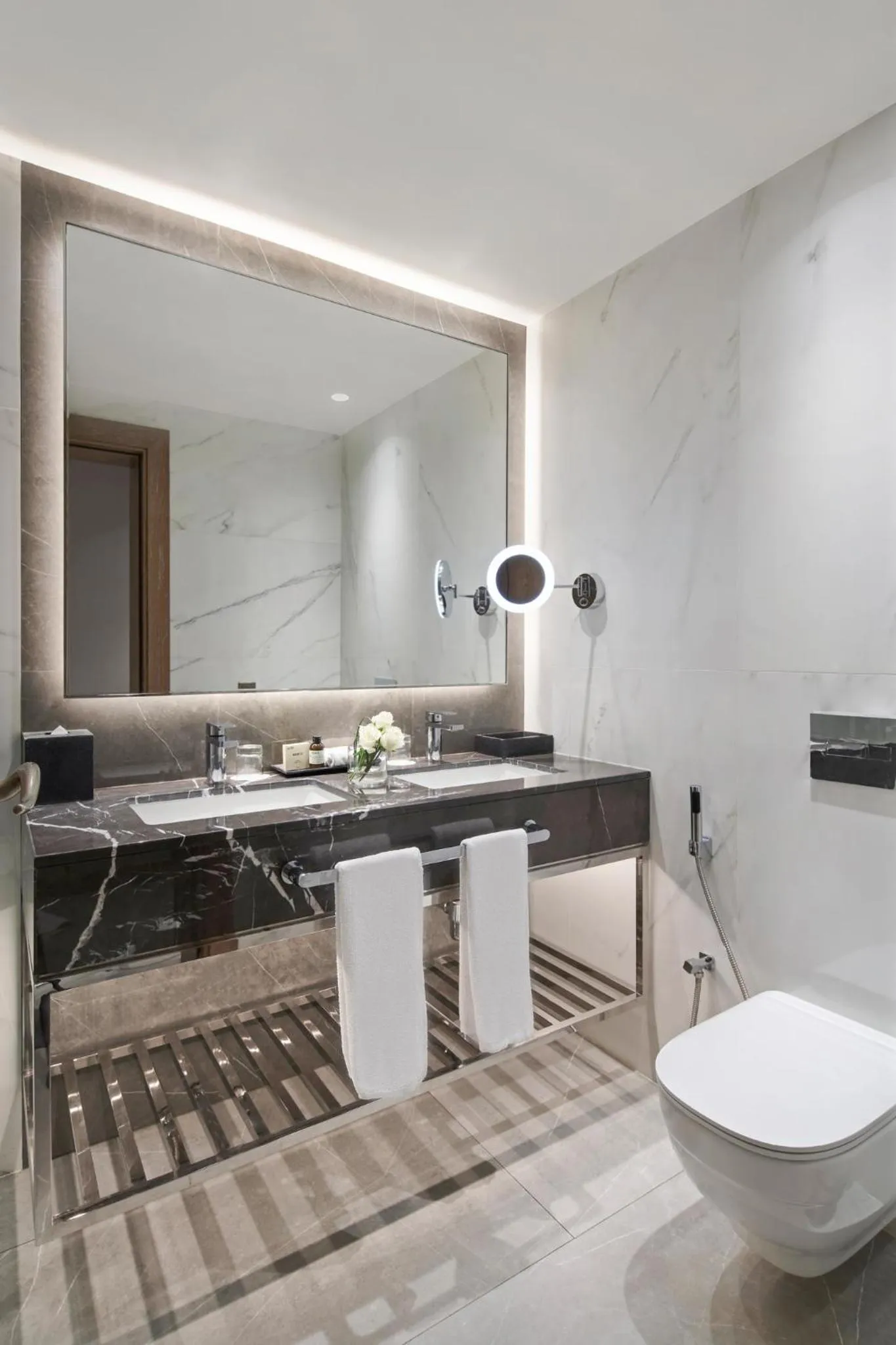 Shower in Fairmont Dubai